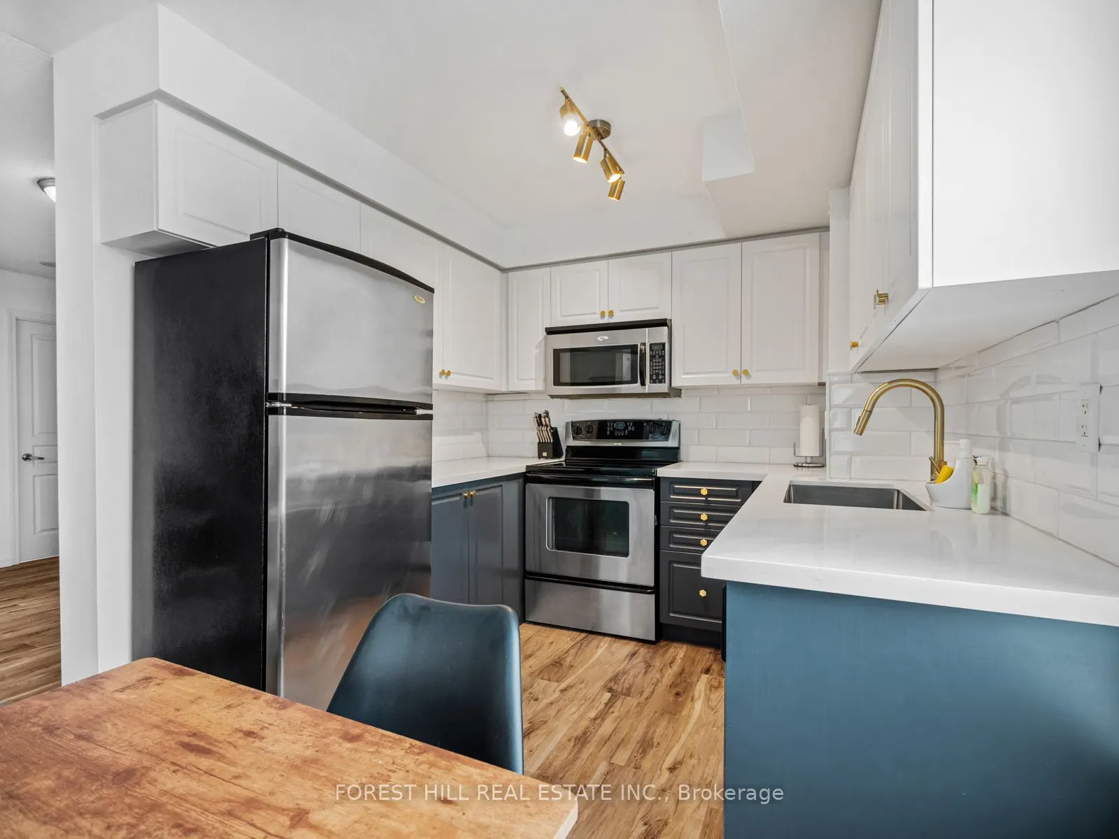 330 Red Maple Road, #211