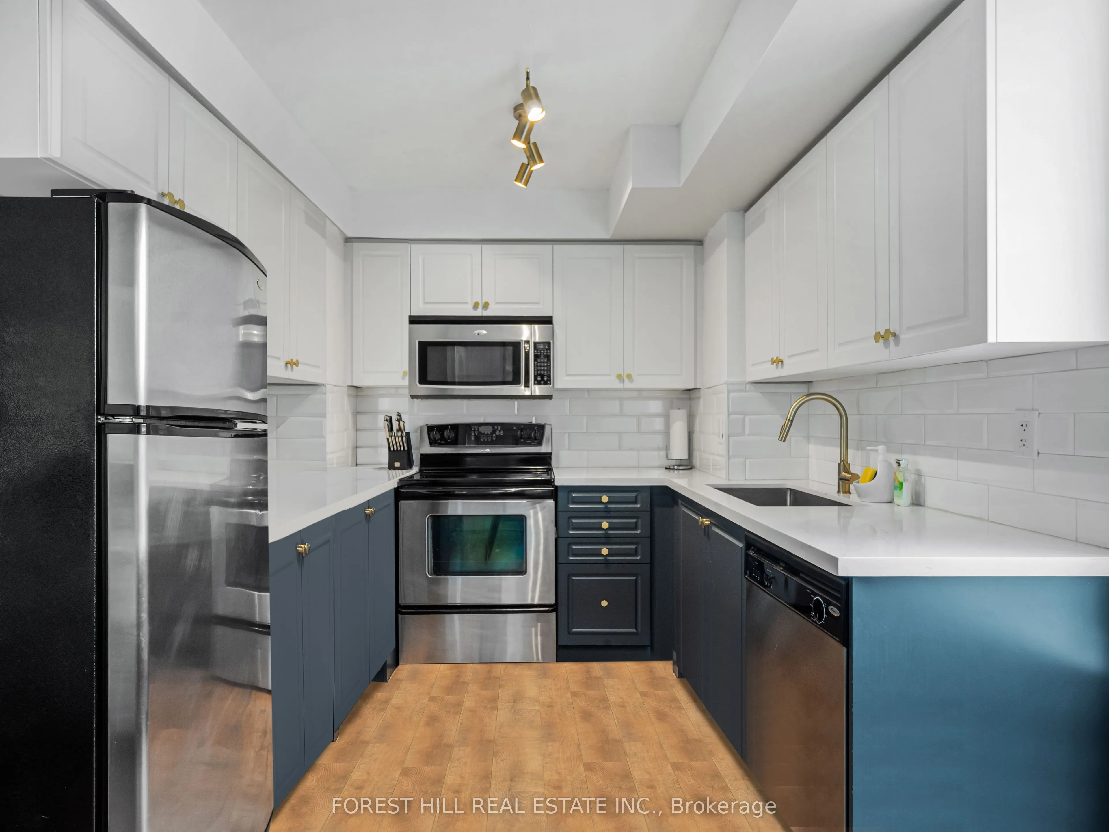 330 Red Maple Road, #211