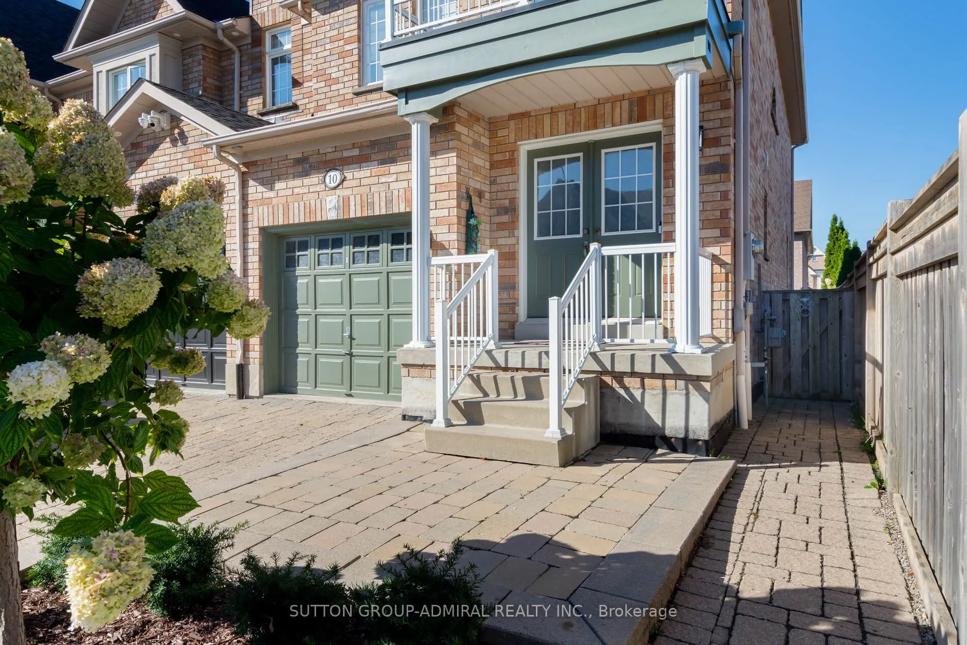 10 Oak Park Crescent