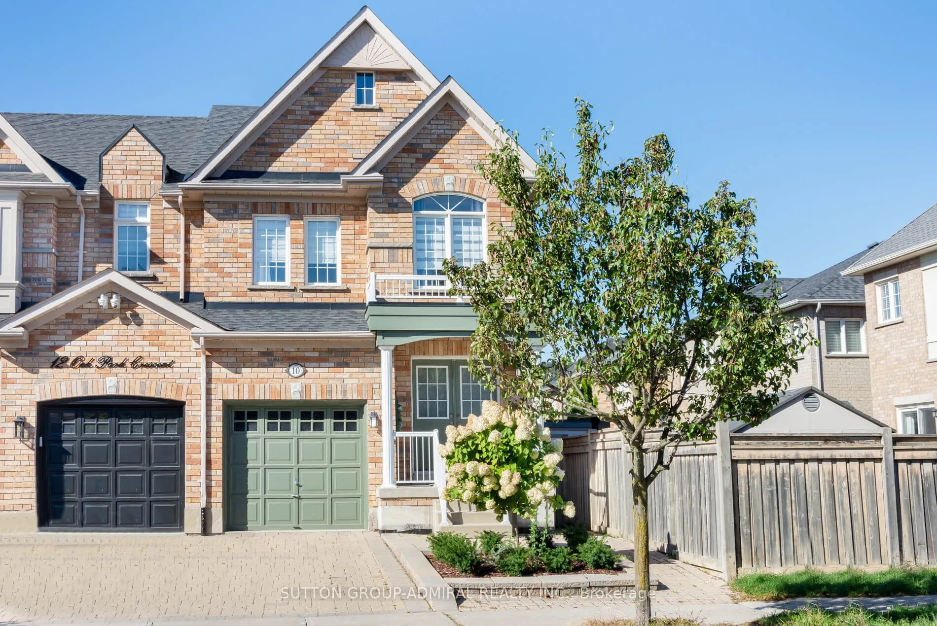10 Oak Park Crescent