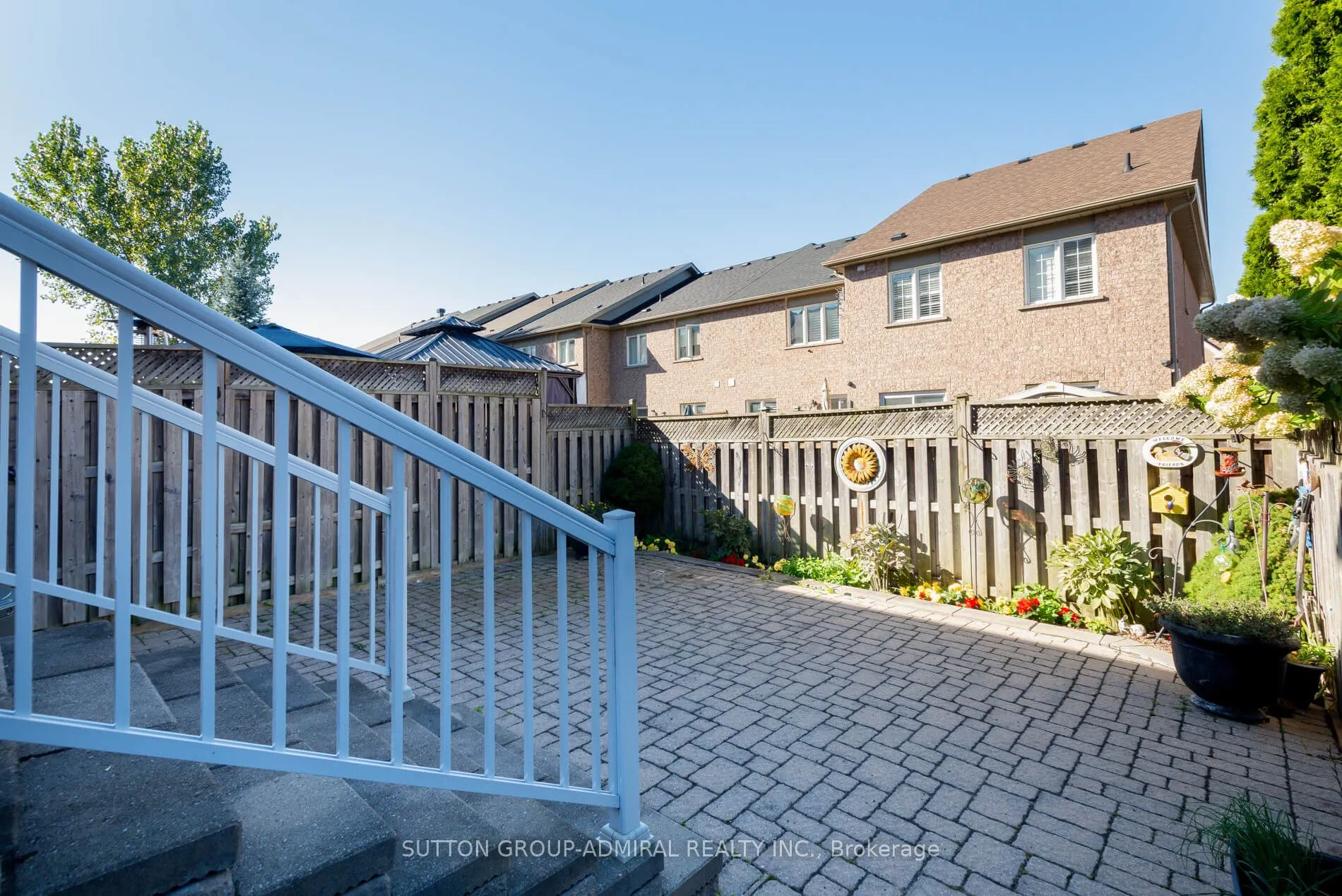10 Oak Park Crescent