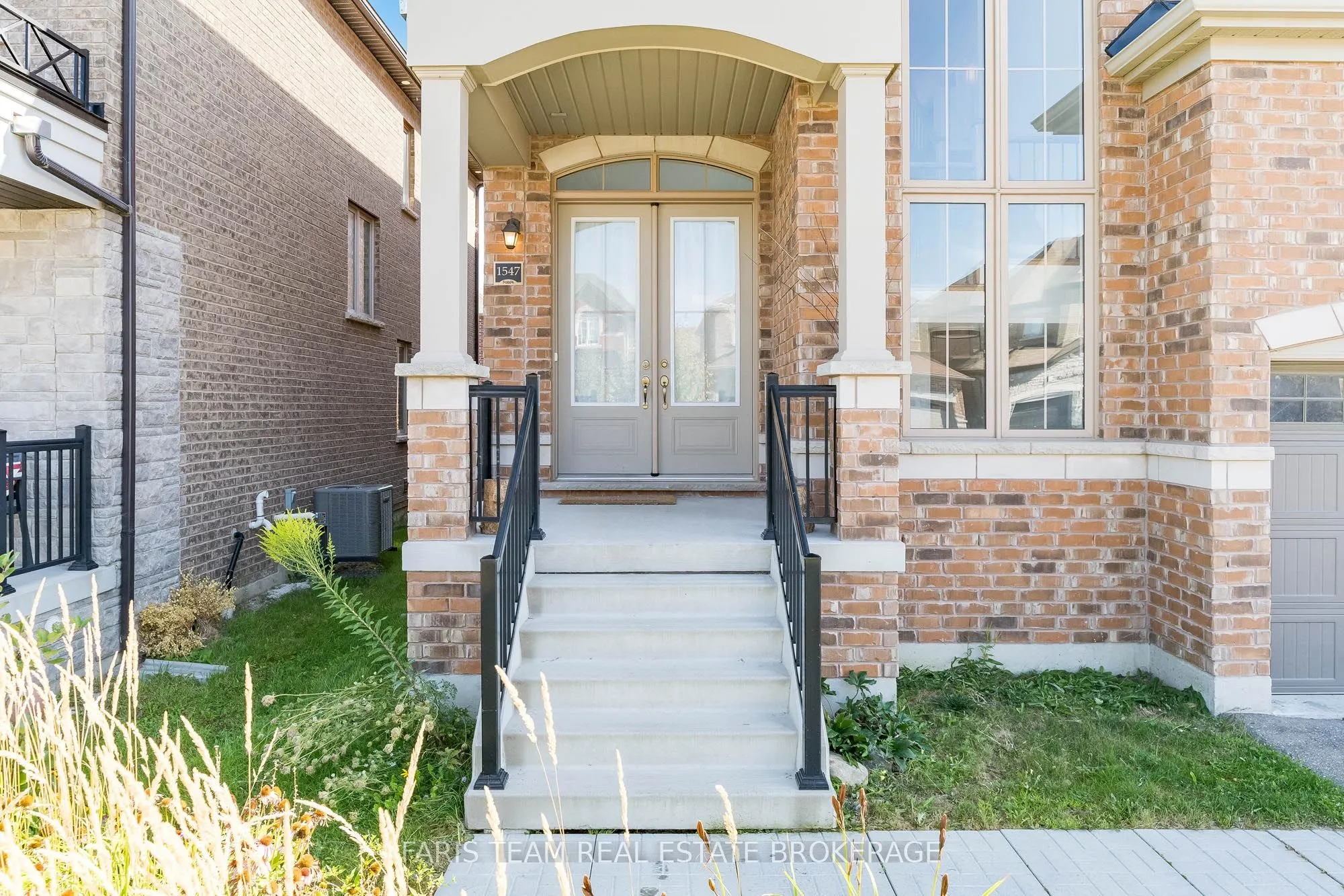 1547 McRoberts Crescent