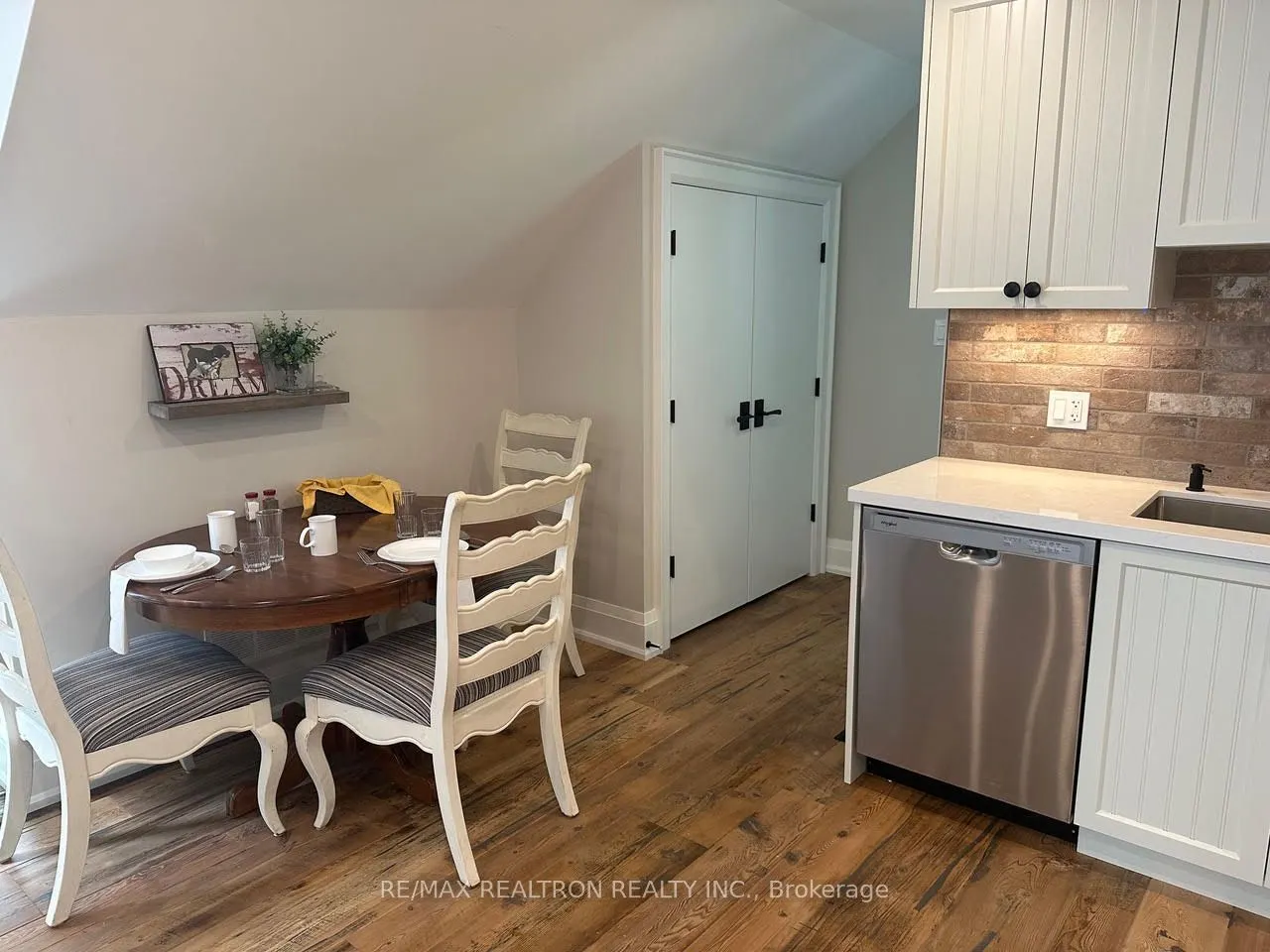 465 D'Arcy Street, #Upper Loft Apartment