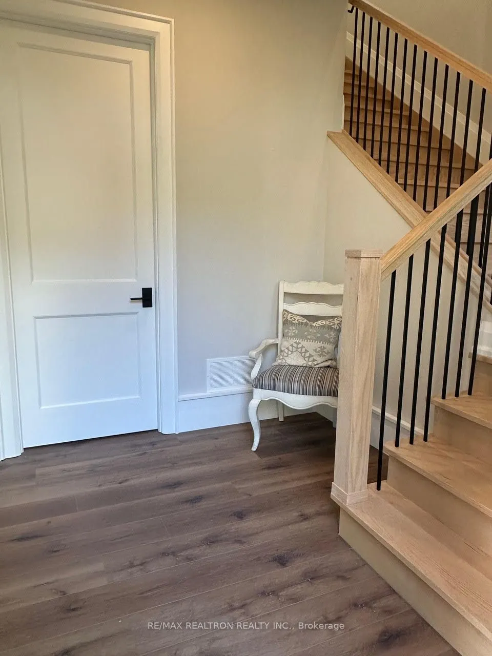 465 D'Arcy Street, #Upper Loft Apartment