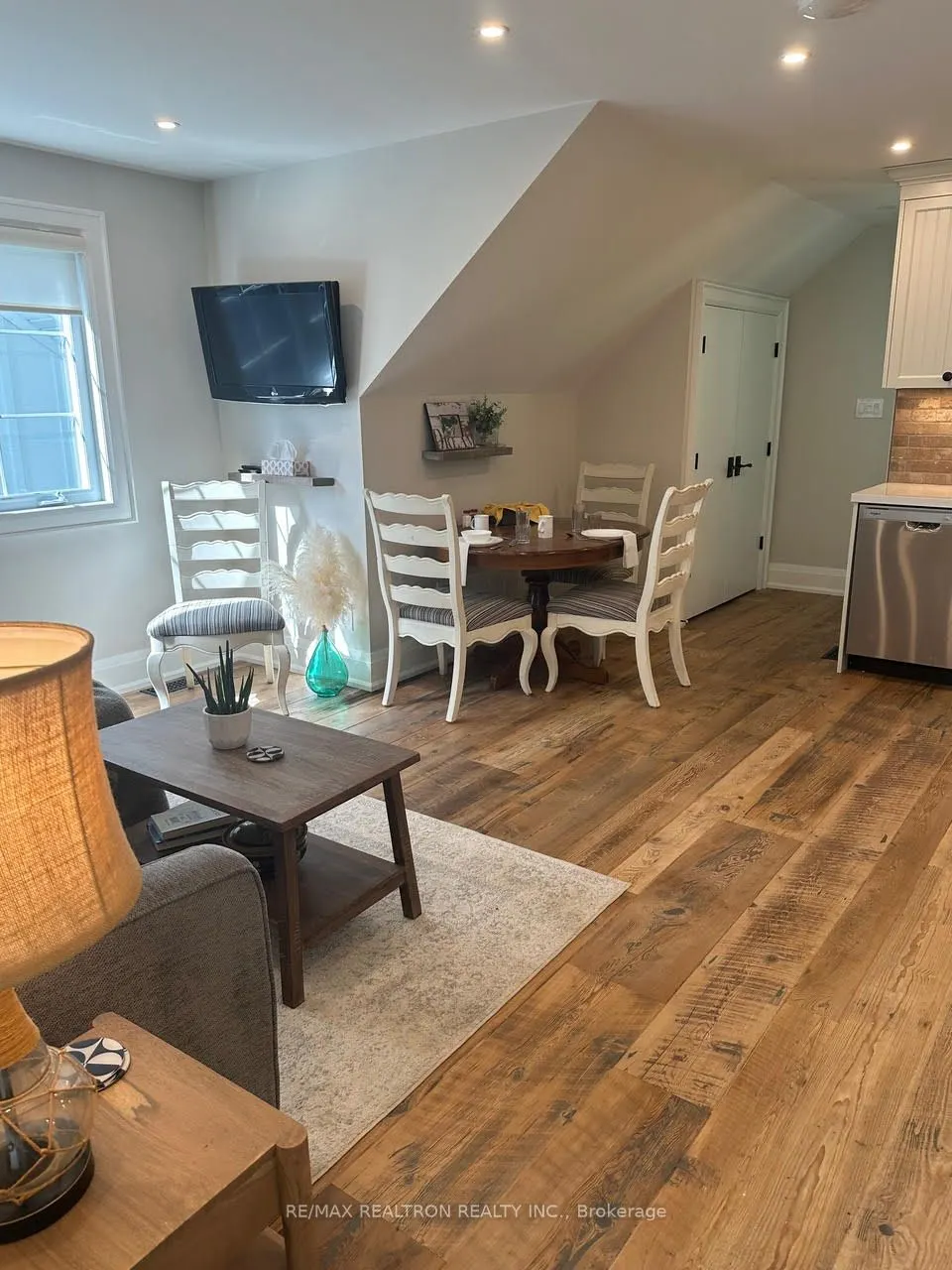 465 D'Arcy Street, #Upper Loft Apartment