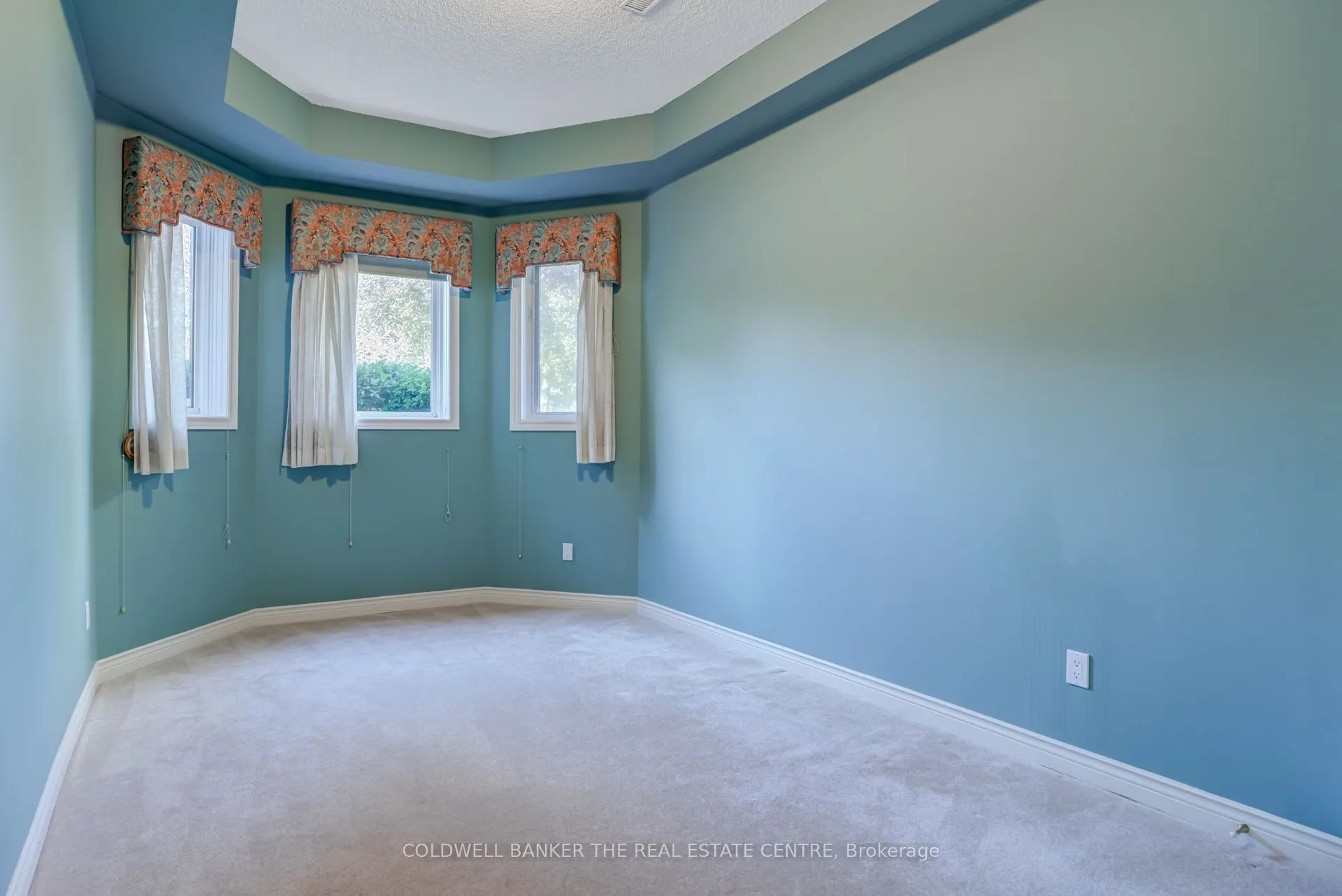 206 Shaftsbury Avenue