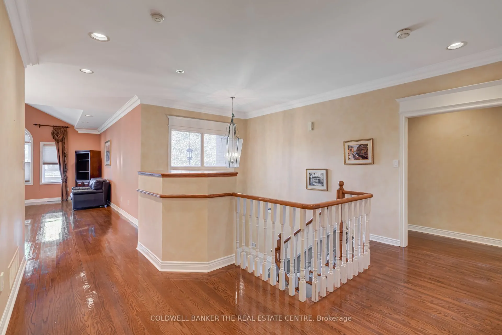 206 Shaftsbury Avenue