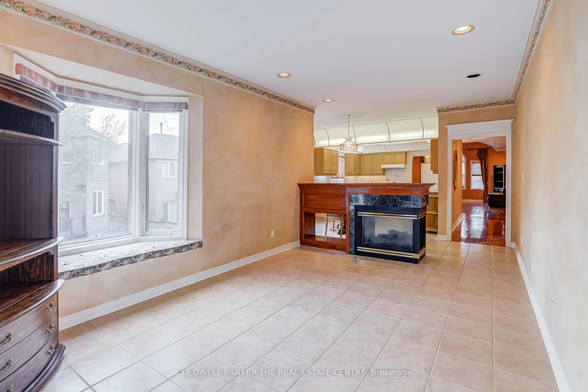 206 Shaftsbury Avenue
