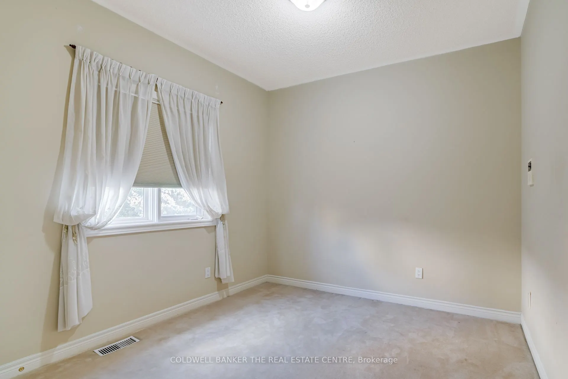 206 Shaftsbury Avenue