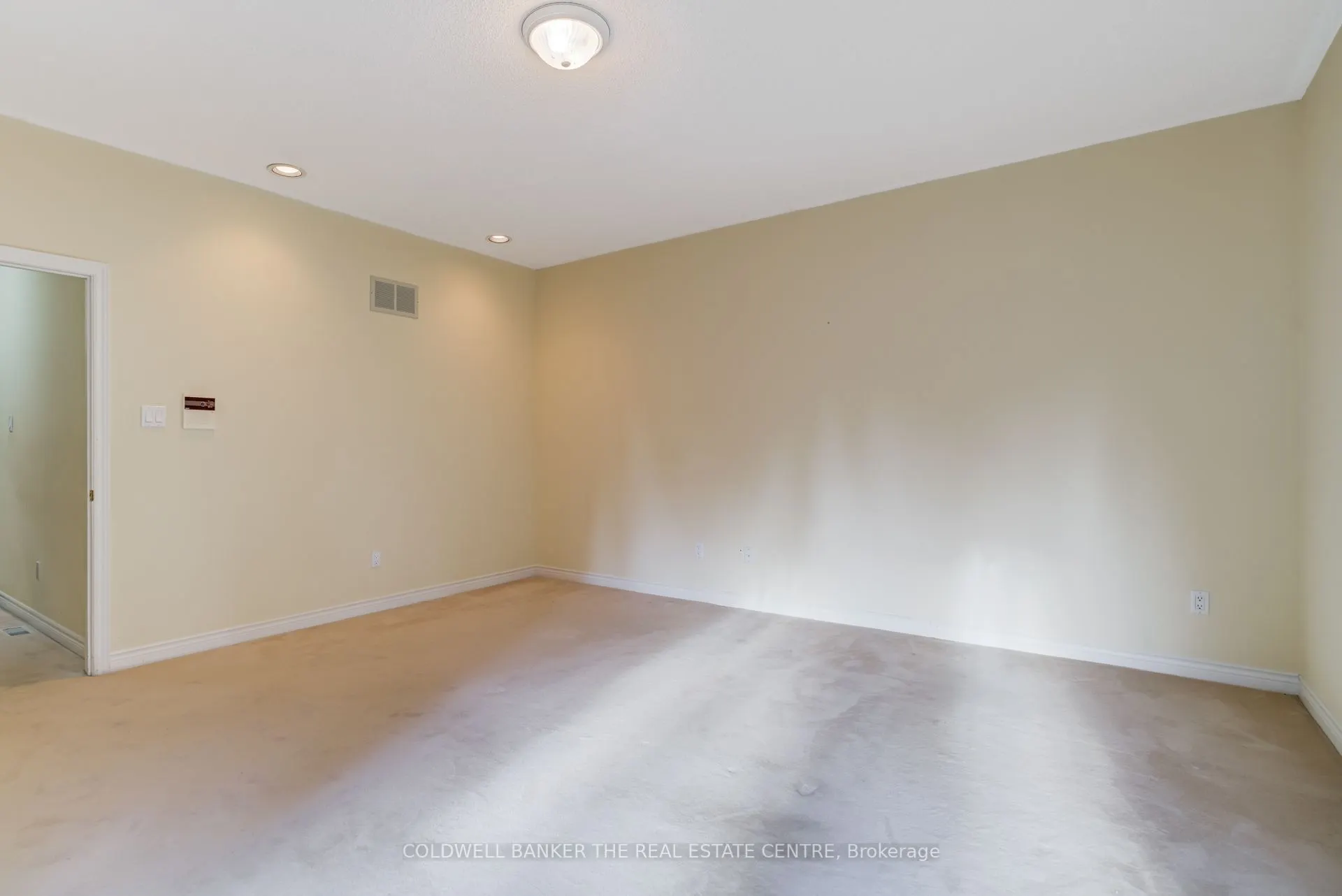 206 Shaftsbury Avenue