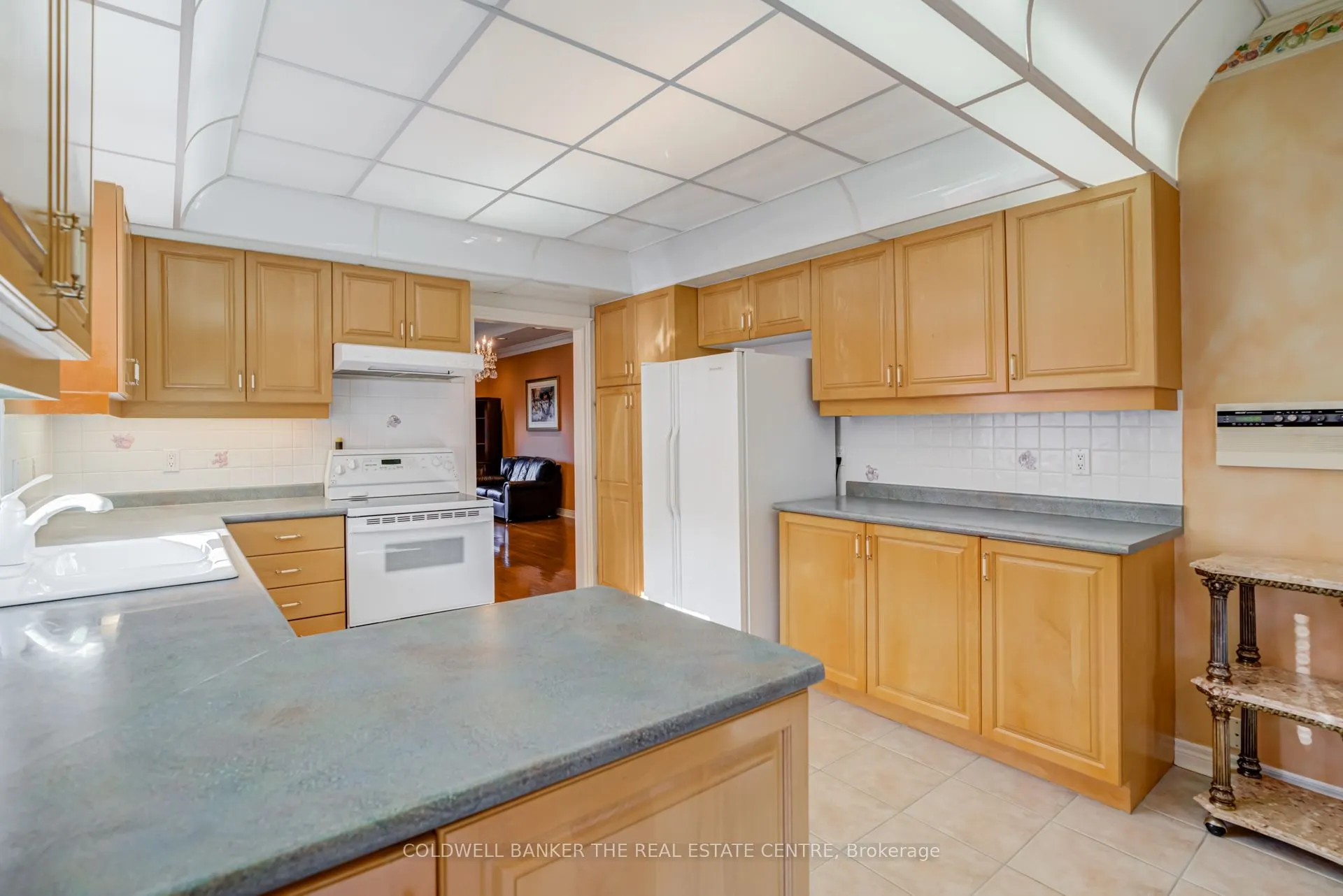 206 Shaftsbury Avenue