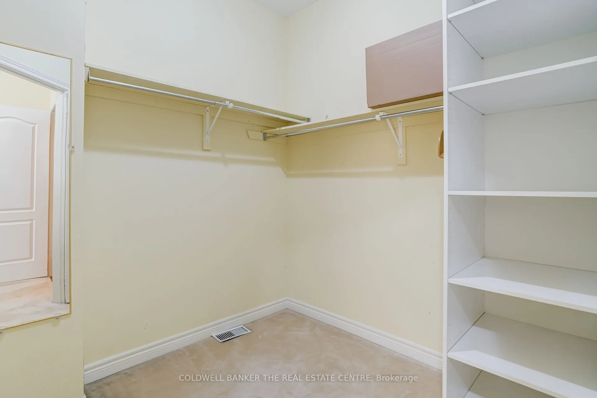 206 Shaftsbury Avenue