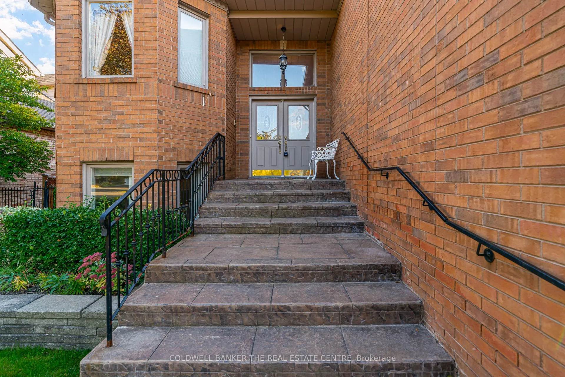 206 Shaftsbury Avenue