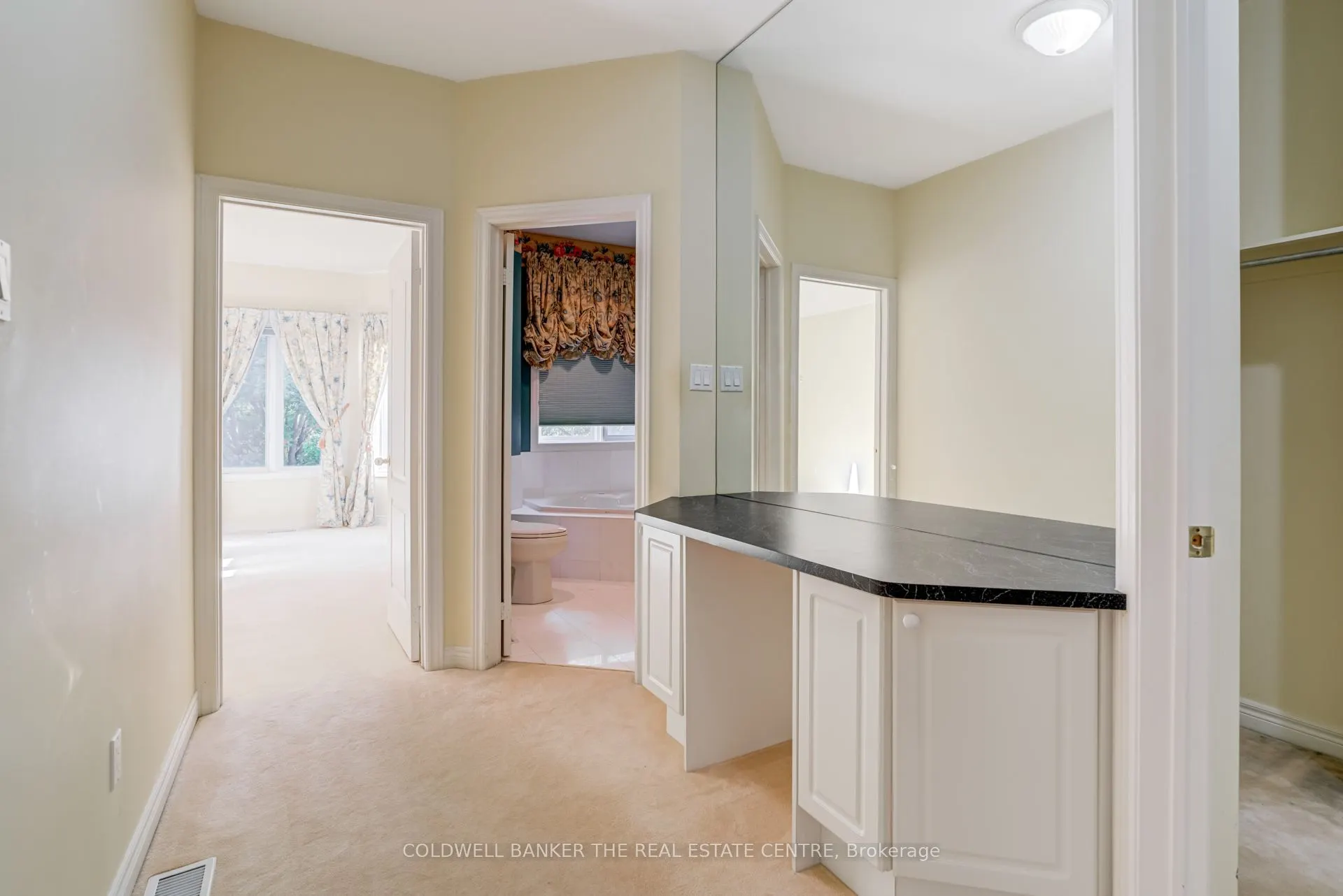 206 Shaftsbury Avenue