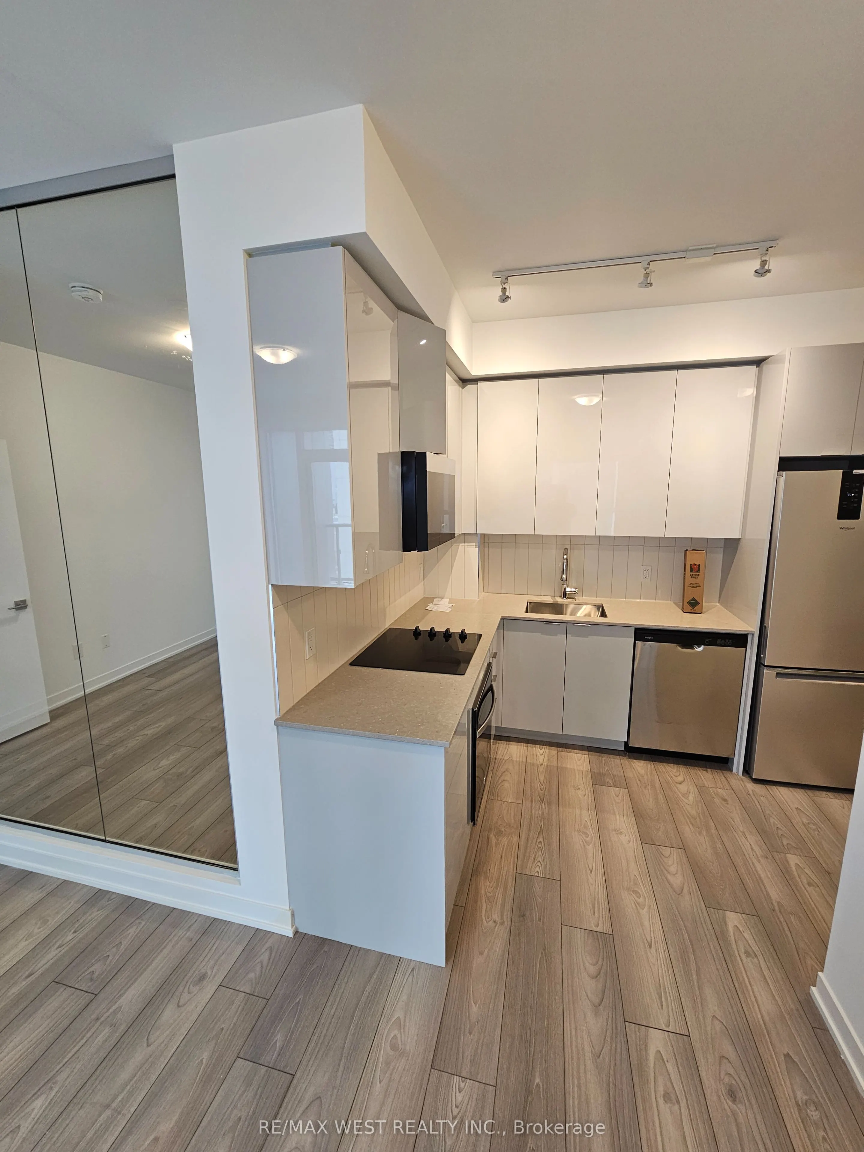10 Abeja Street, #420