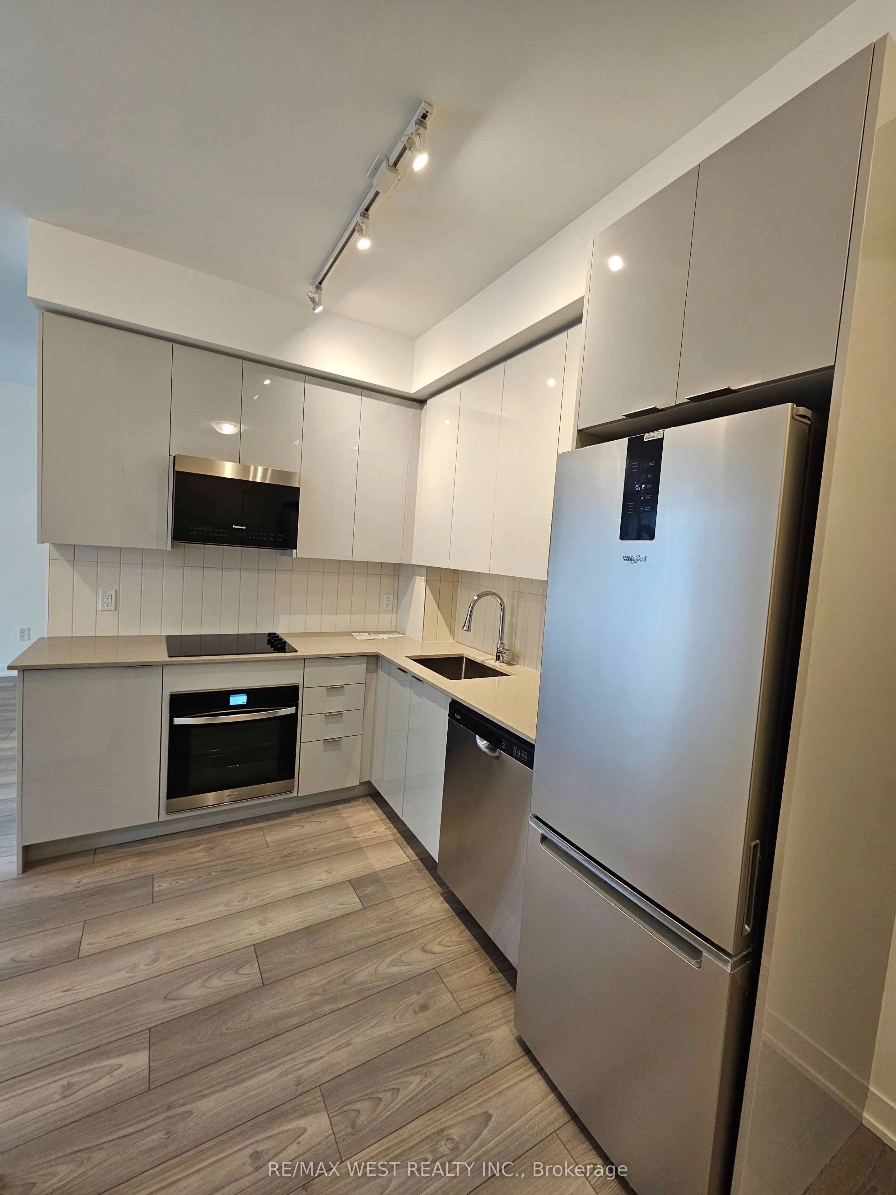 10 Abeja Street, #420