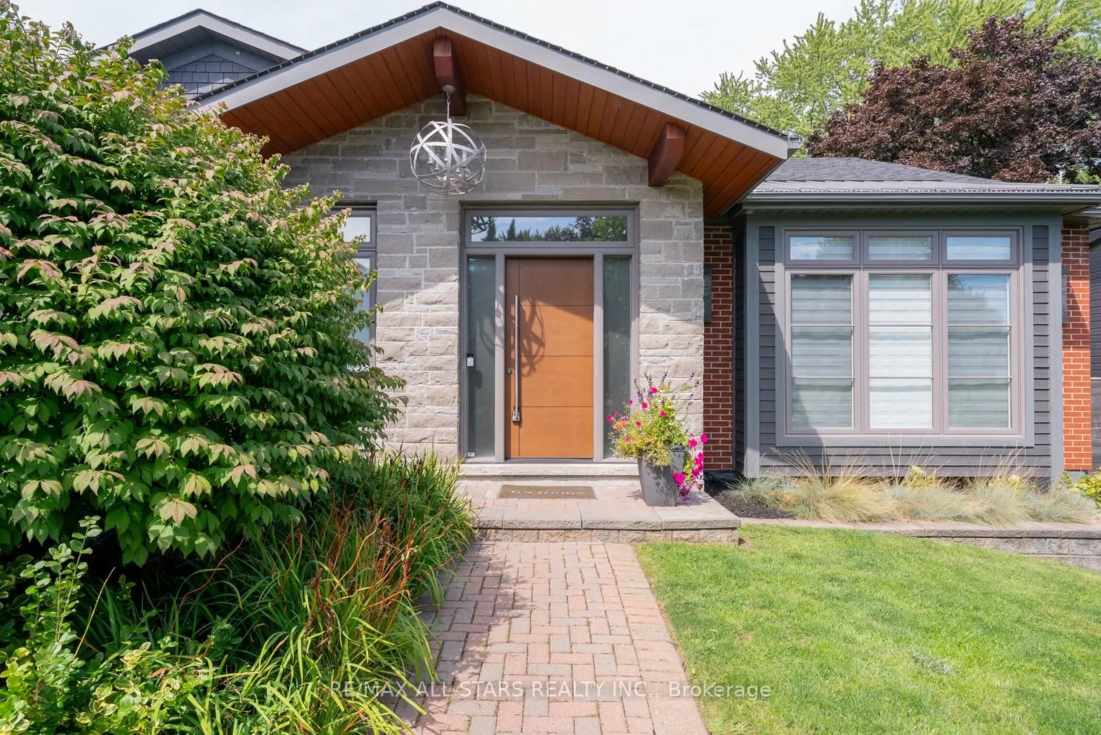 85 Manitoba Street