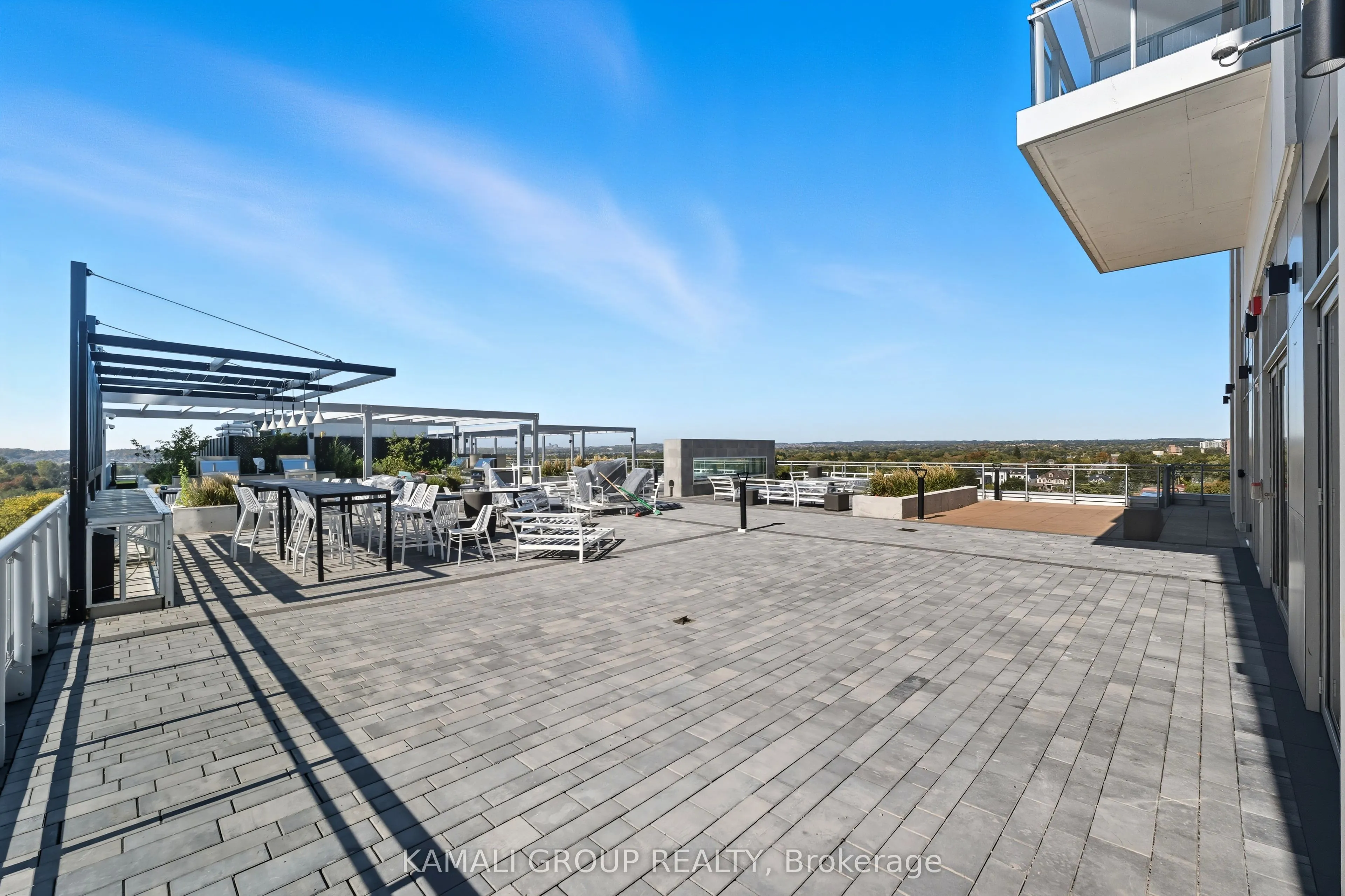 8888 Yonge Street, #523