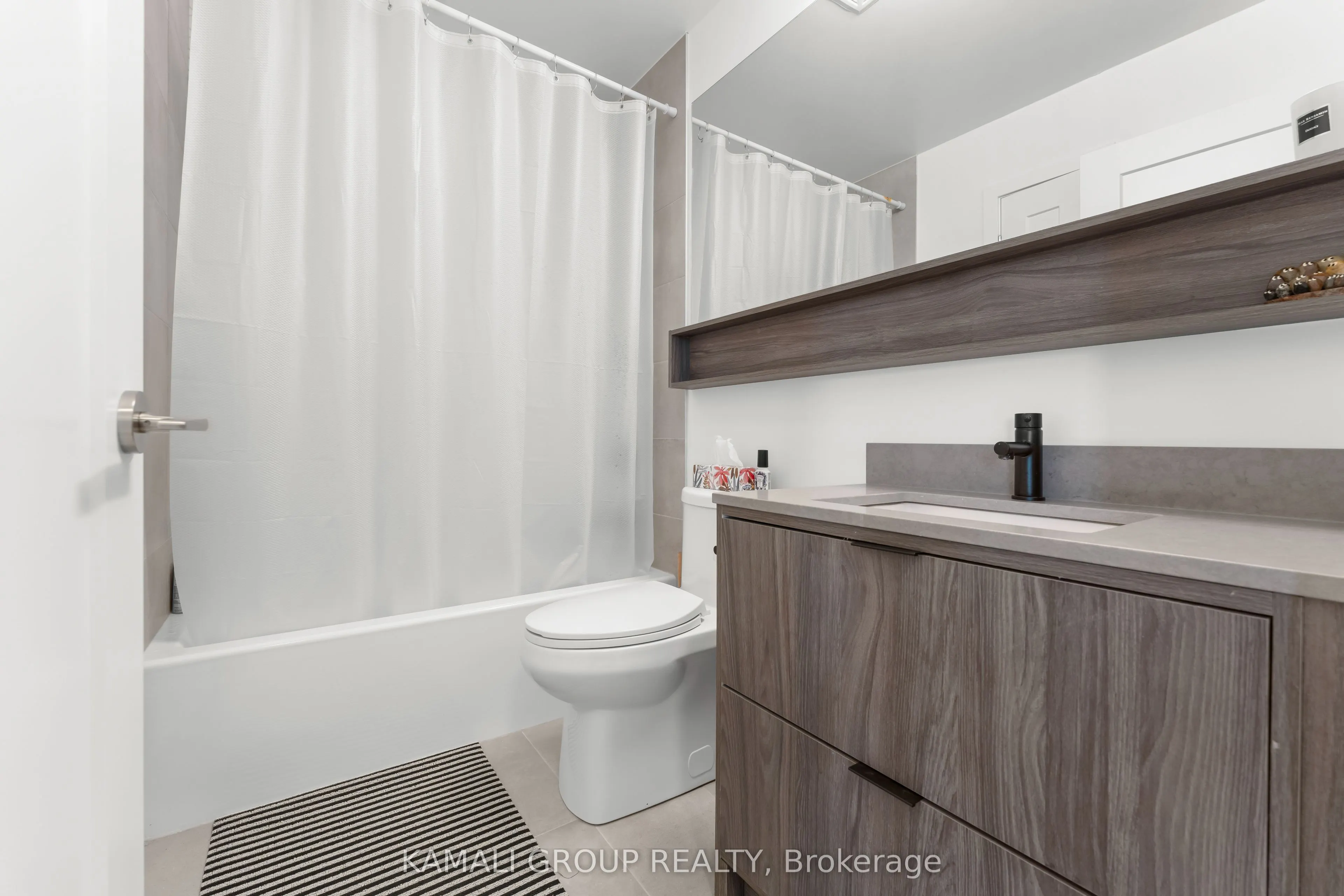 8888 Yonge Street, #523