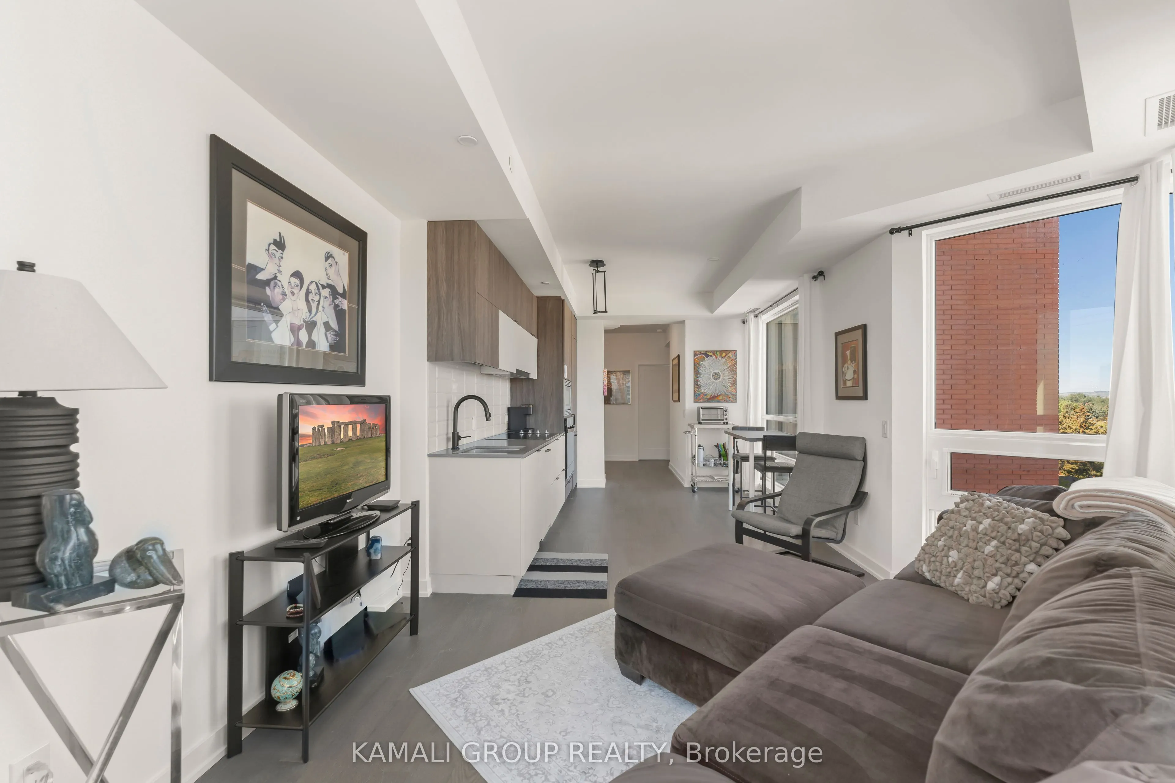 8888 Yonge Street, #523