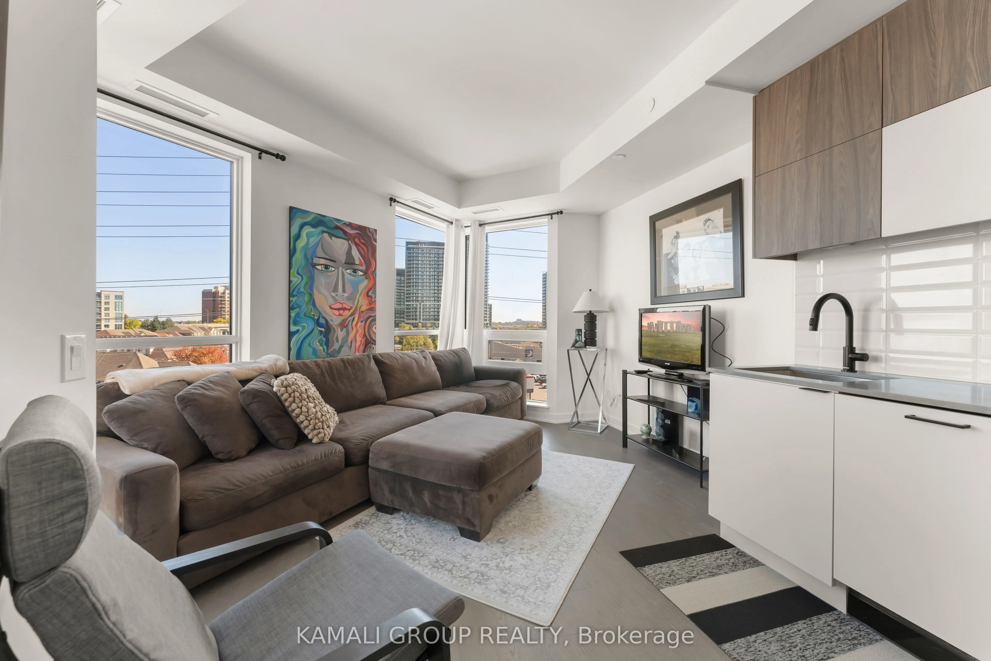 8888 Yonge Street, #523