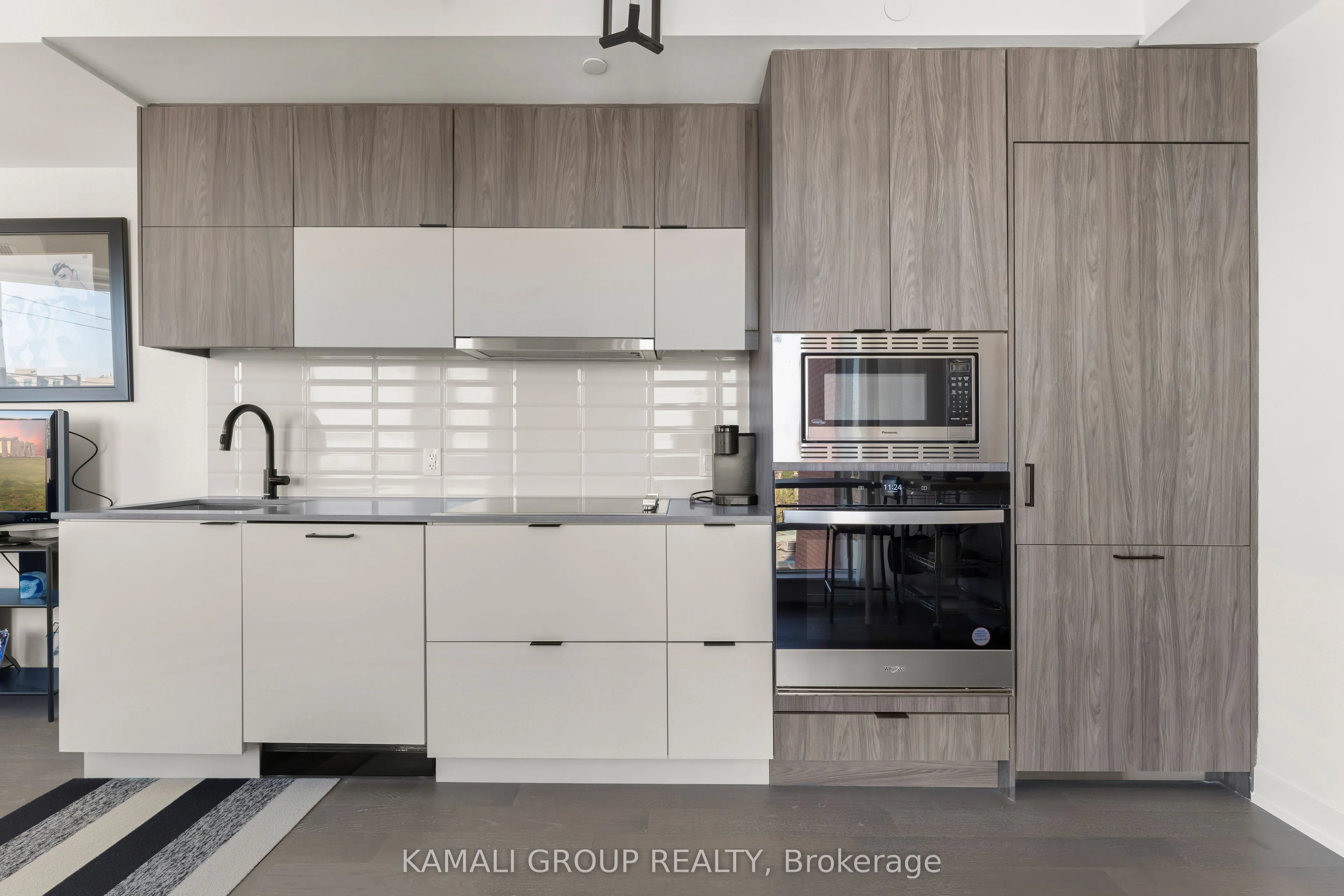 8888 Yonge Street, #523