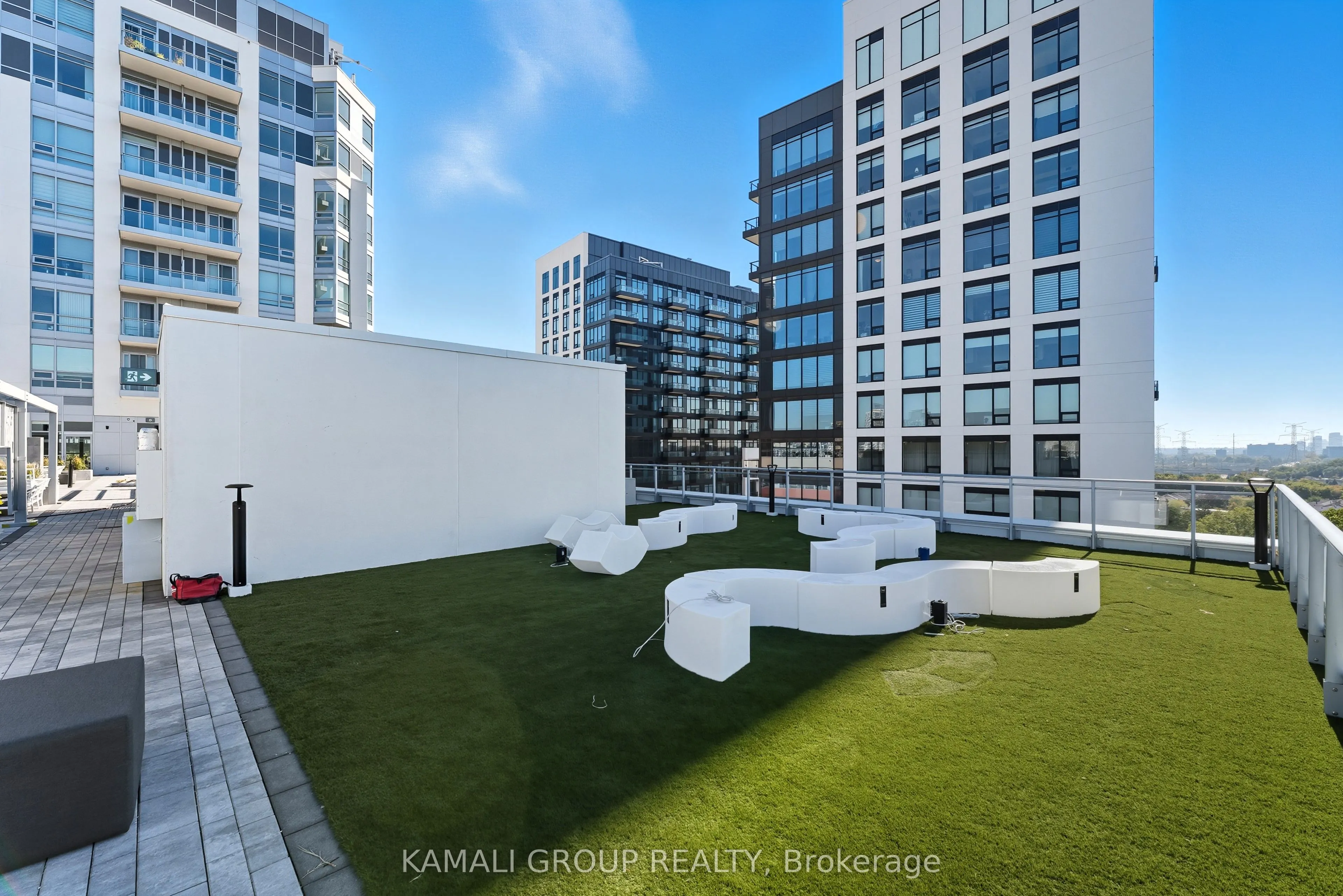 8888 Yonge Street, #523