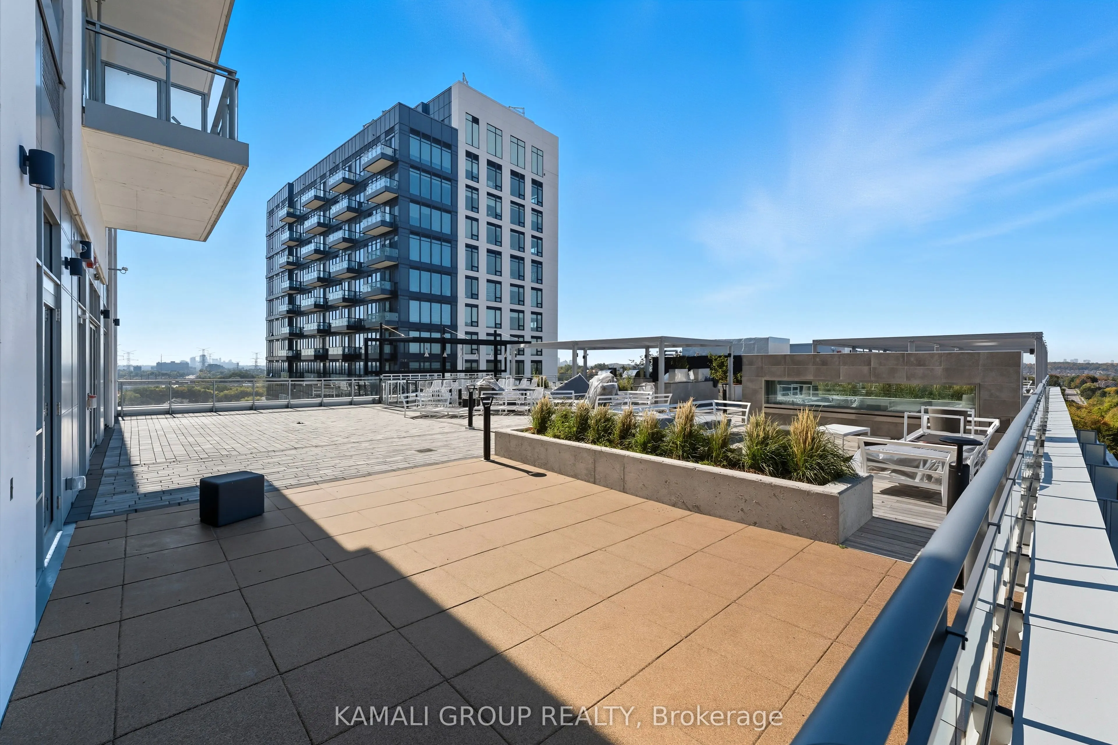 8888 Yonge Street, #523