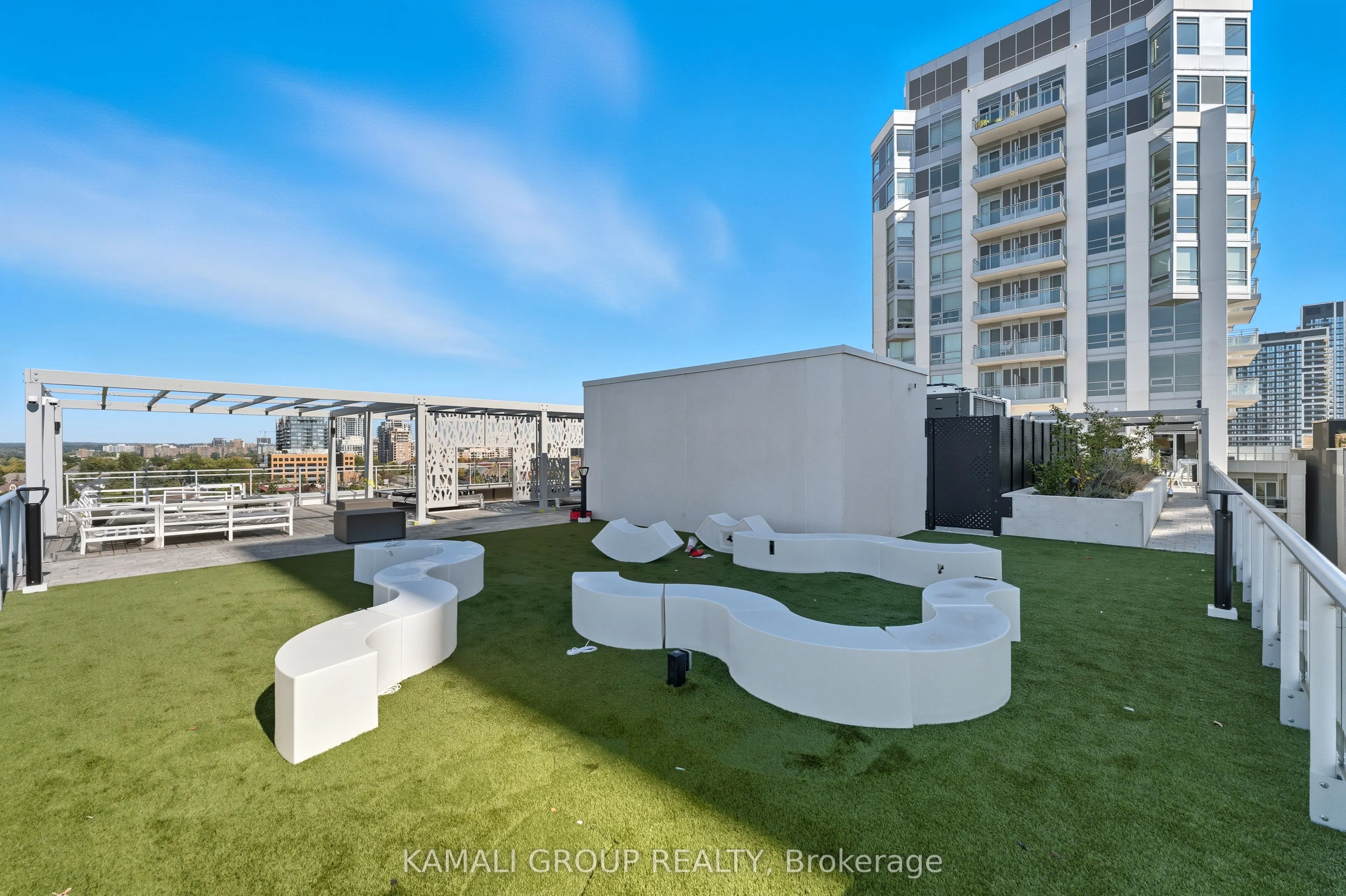 8888 Yonge Street, #523