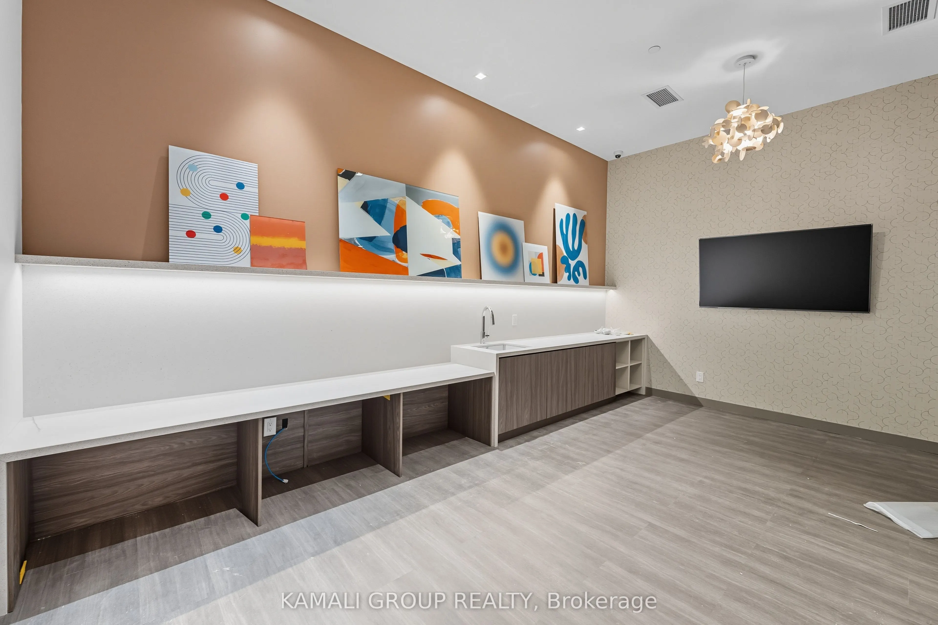 8888 Yonge Street, #523