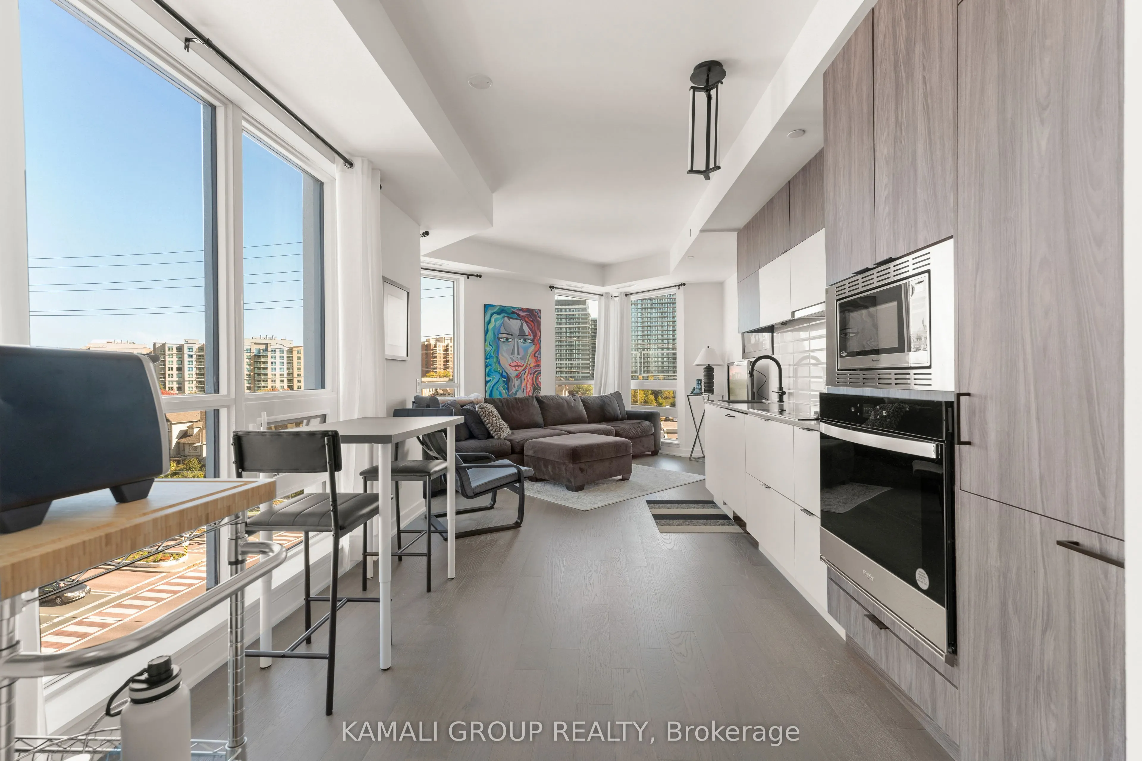 8888 Yonge Street, #523