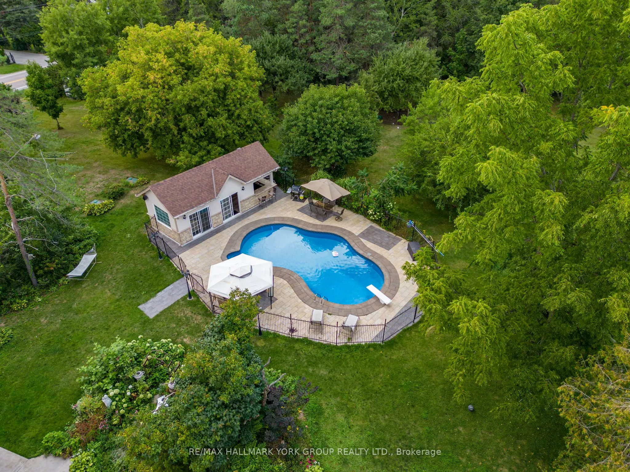 2 Kingswood Drive