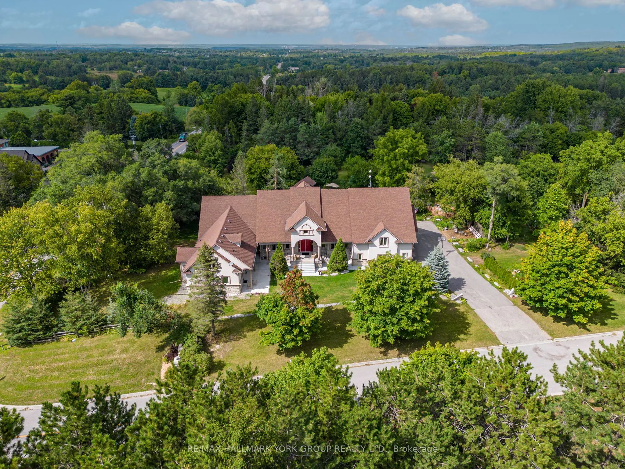 2 Kingswood Drive