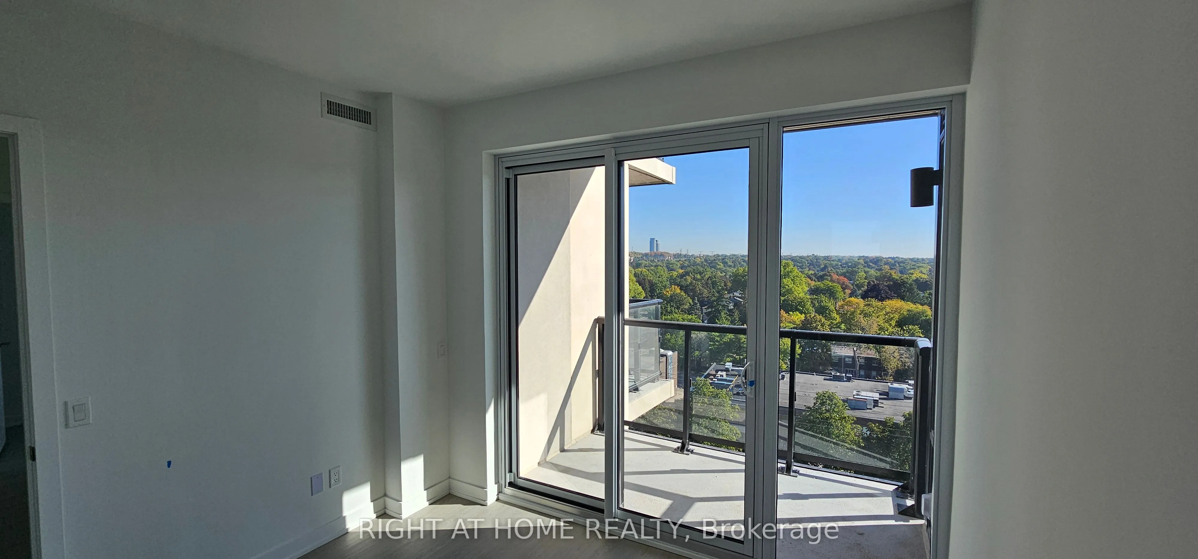 8188 Yonge Street, #818