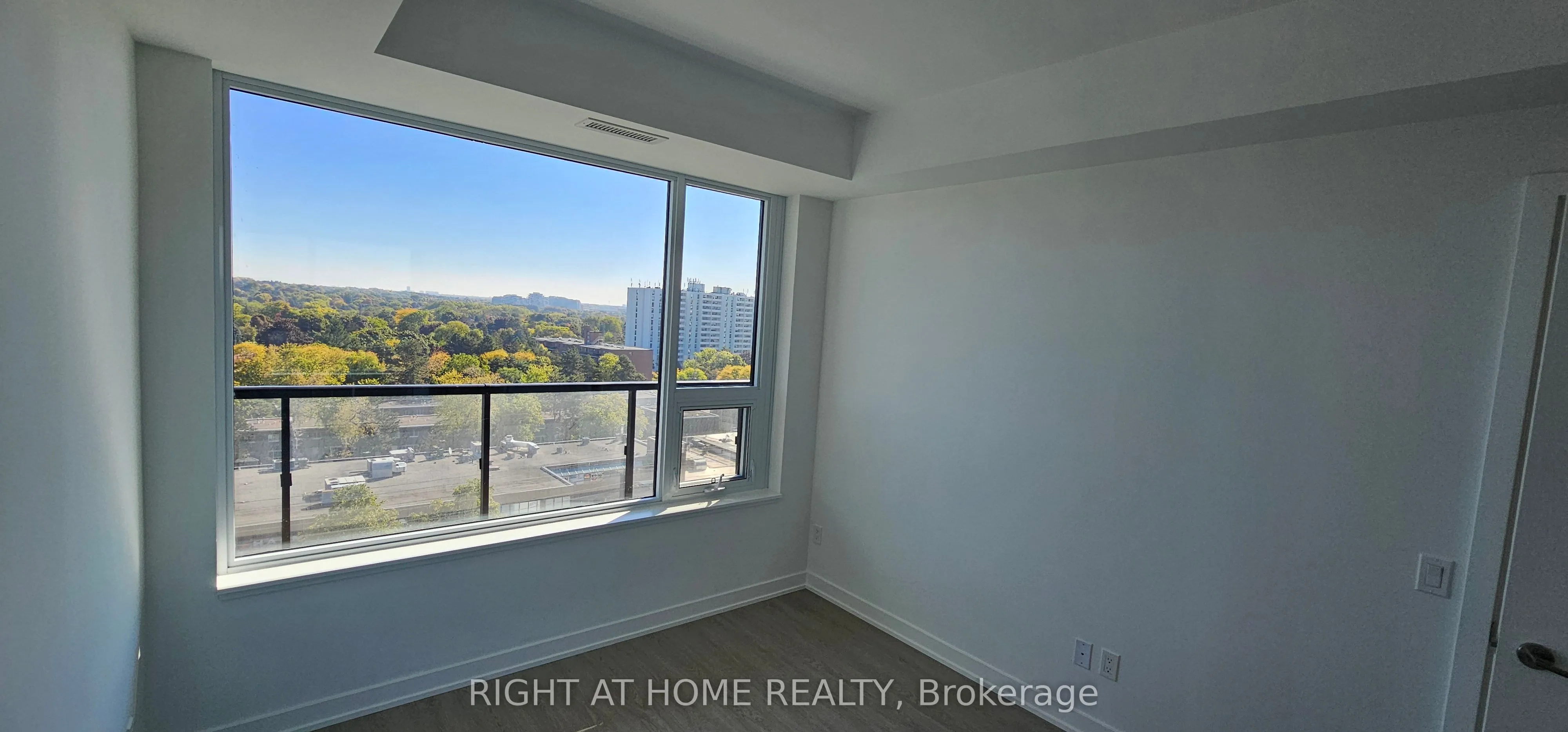 8188 Yonge Street, #818