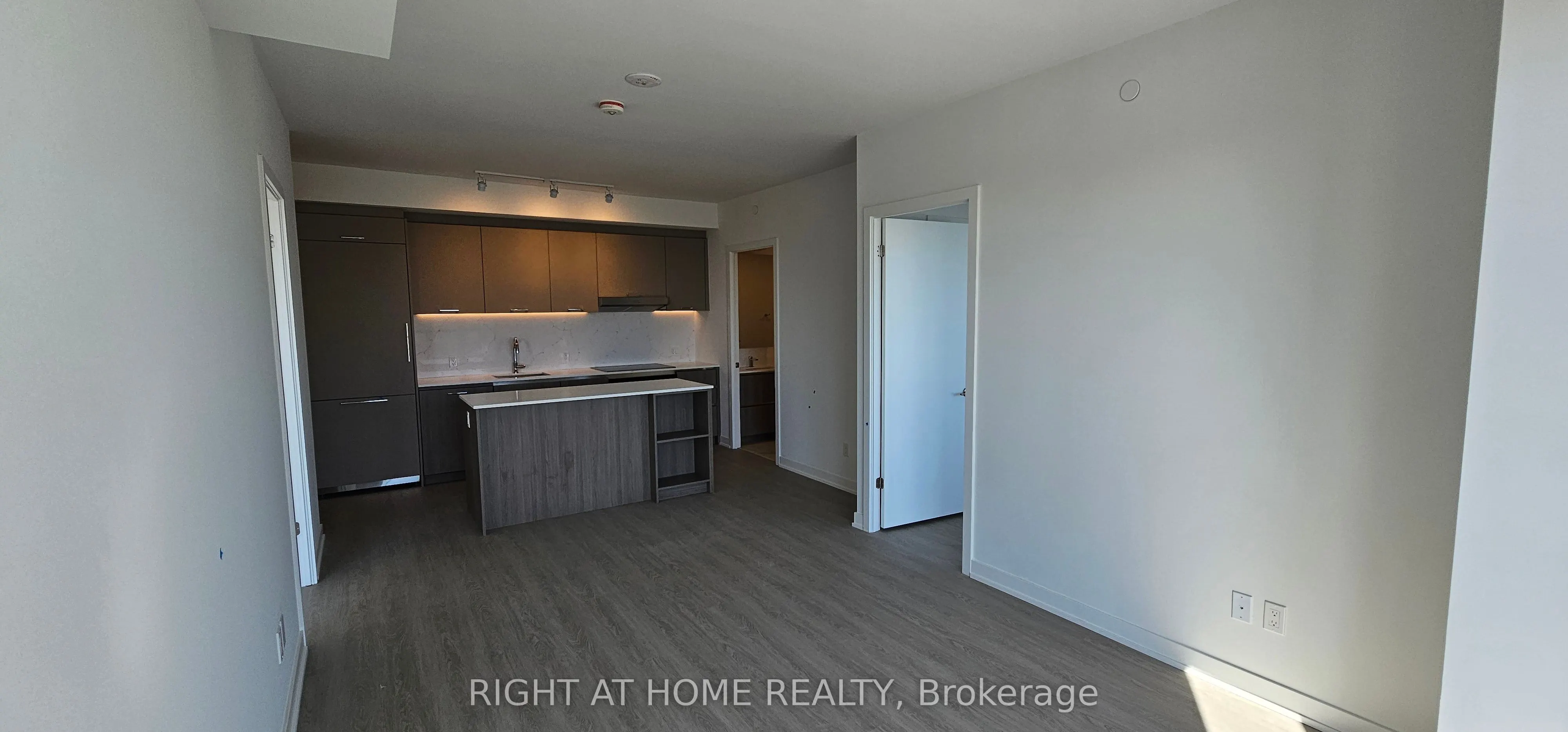 8188 Yonge Street, #818
