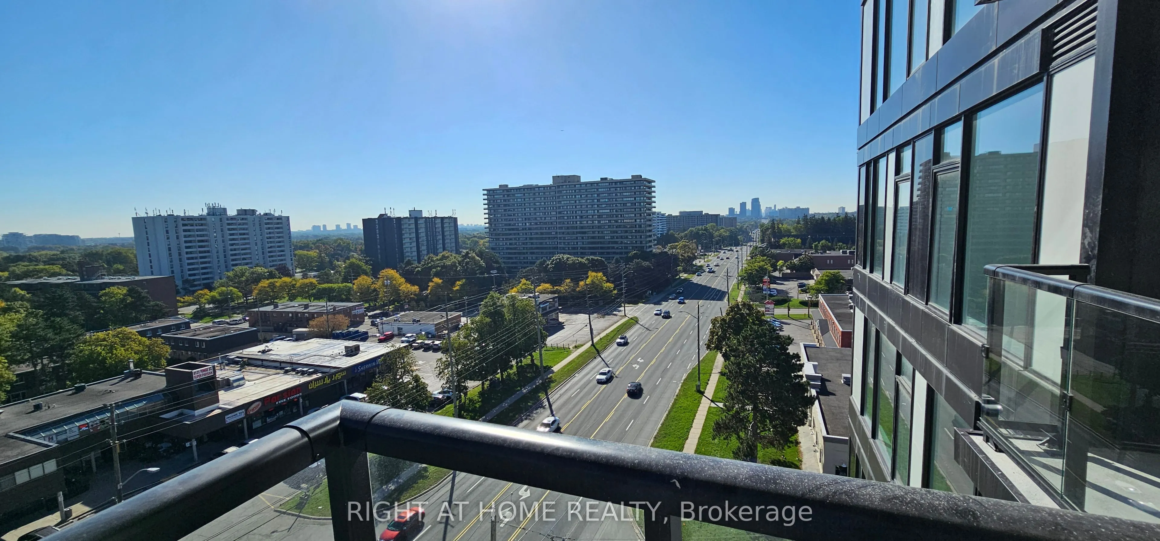 8188 Yonge Street, #818