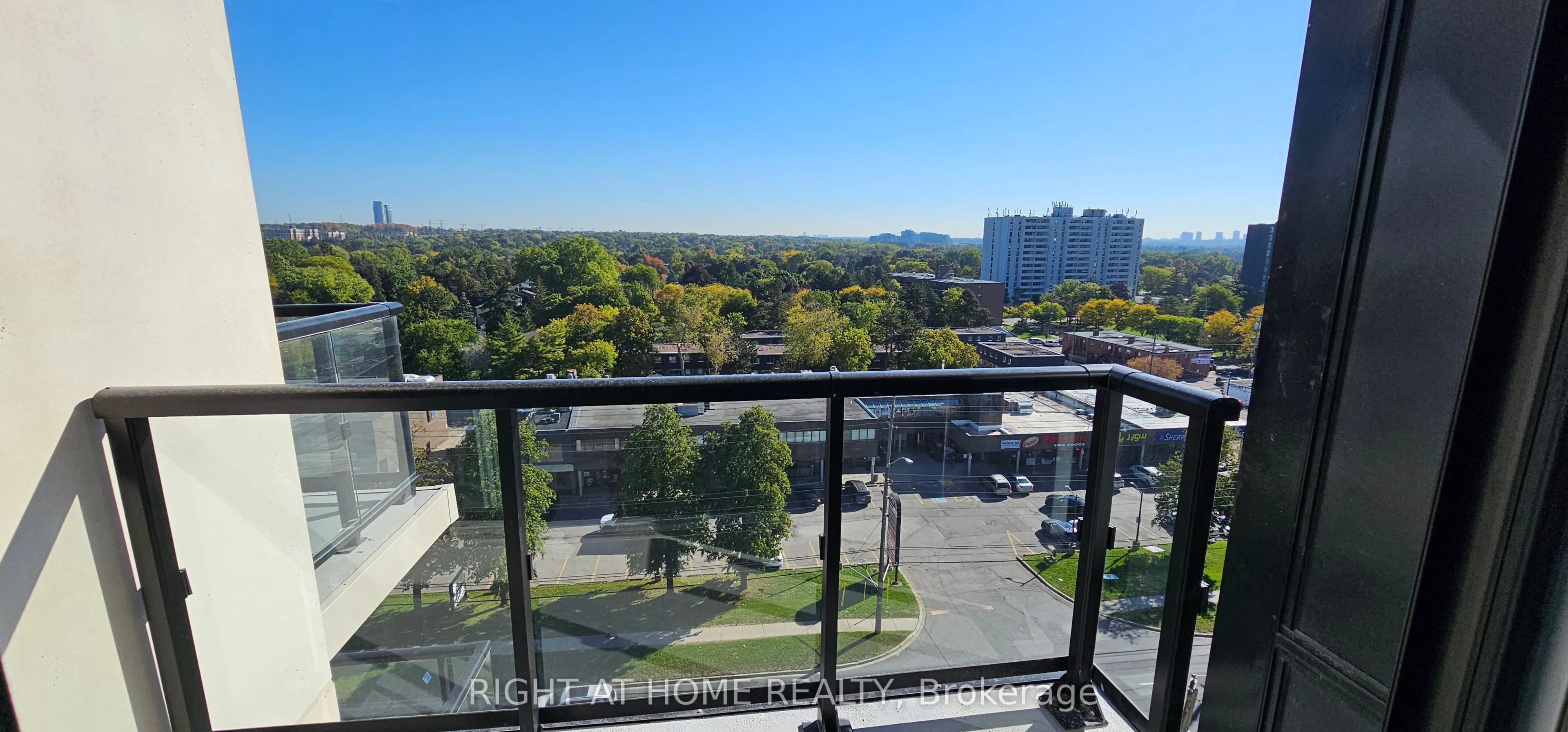 8188 Yonge Street, #818