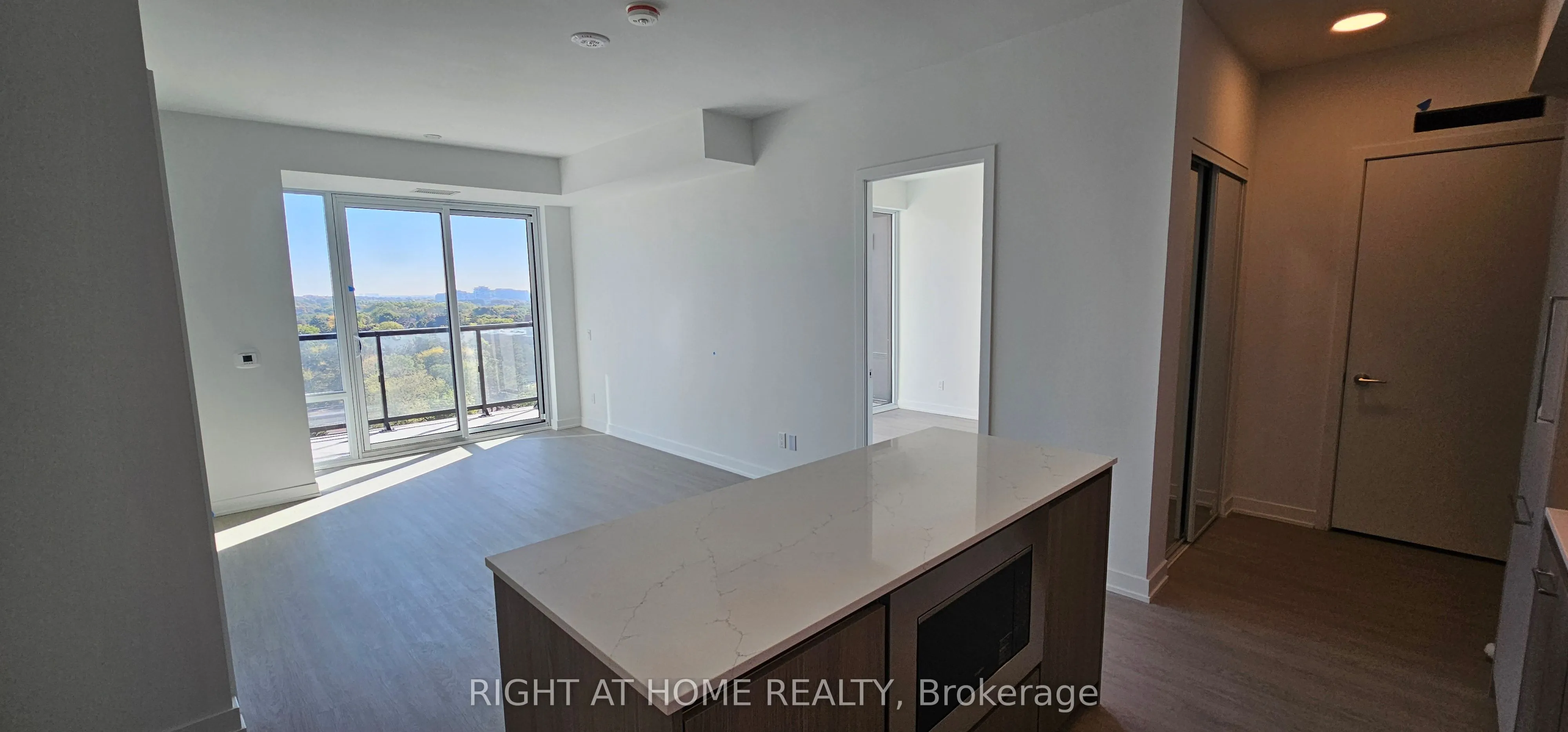 8188 Yonge Street, #818