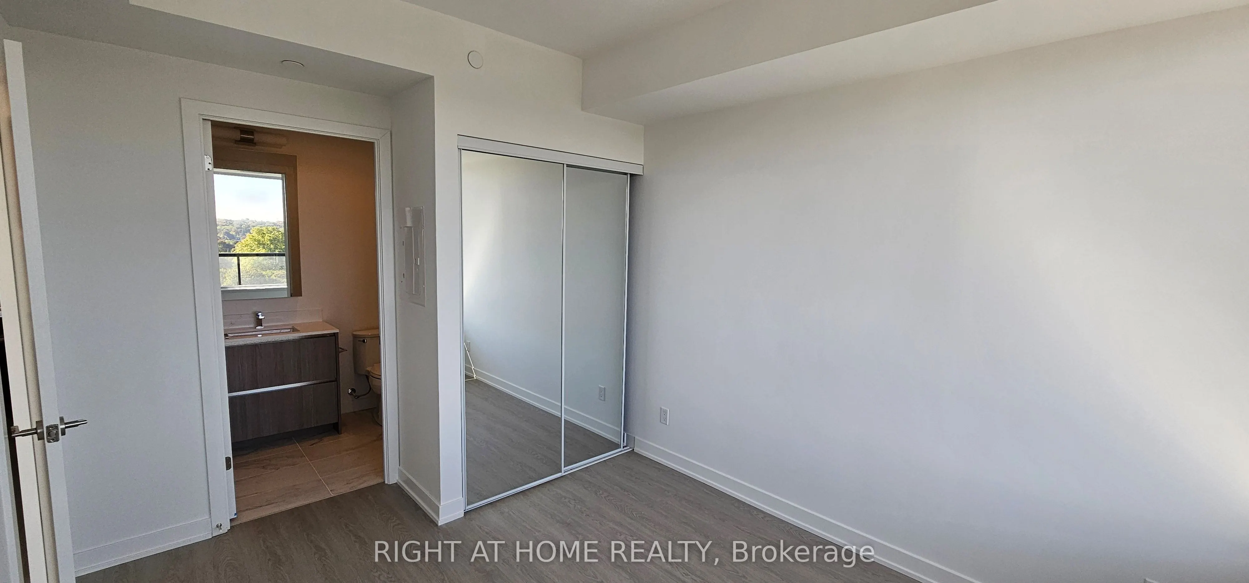 8188 Yonge Street, #818