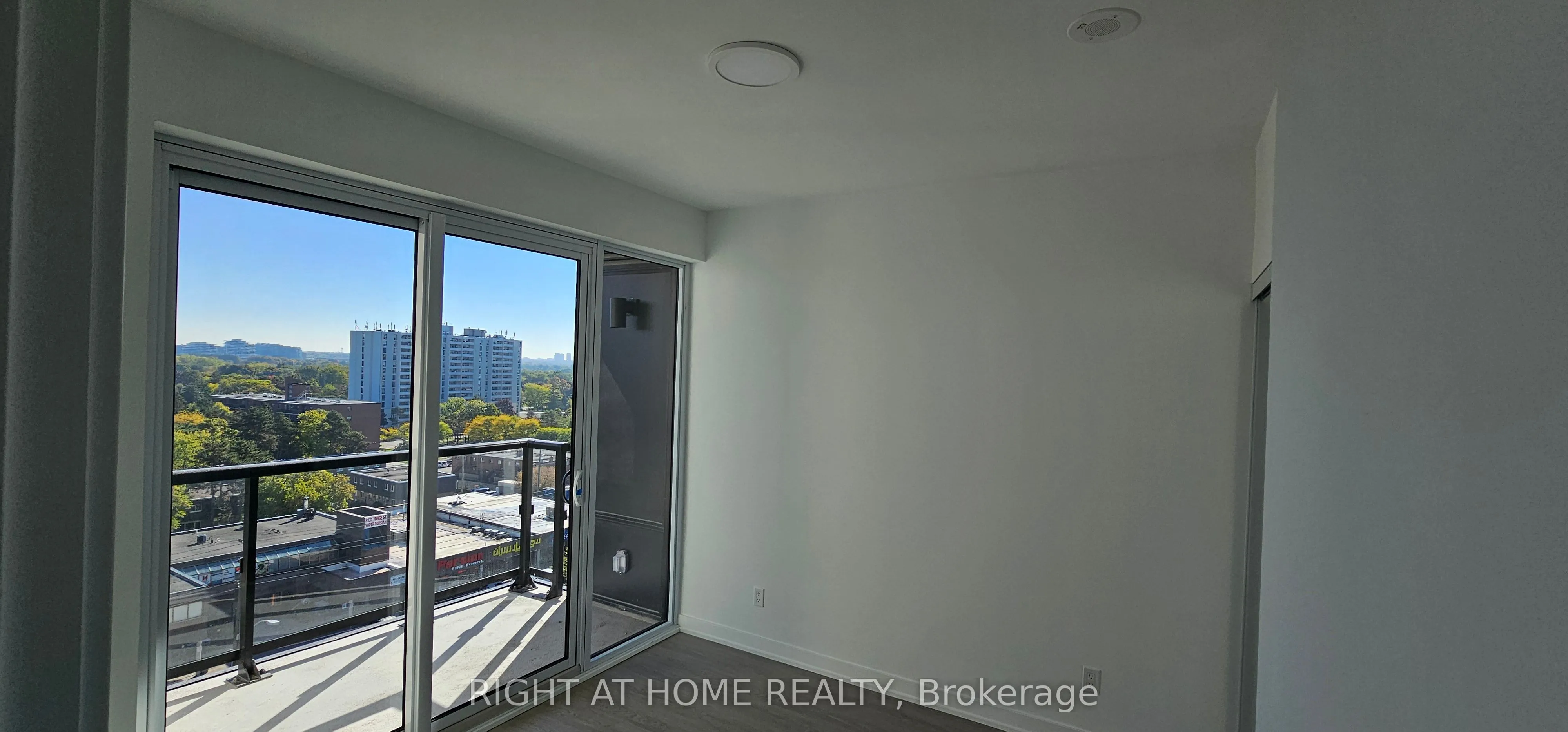 8188 Yonge Street, #818