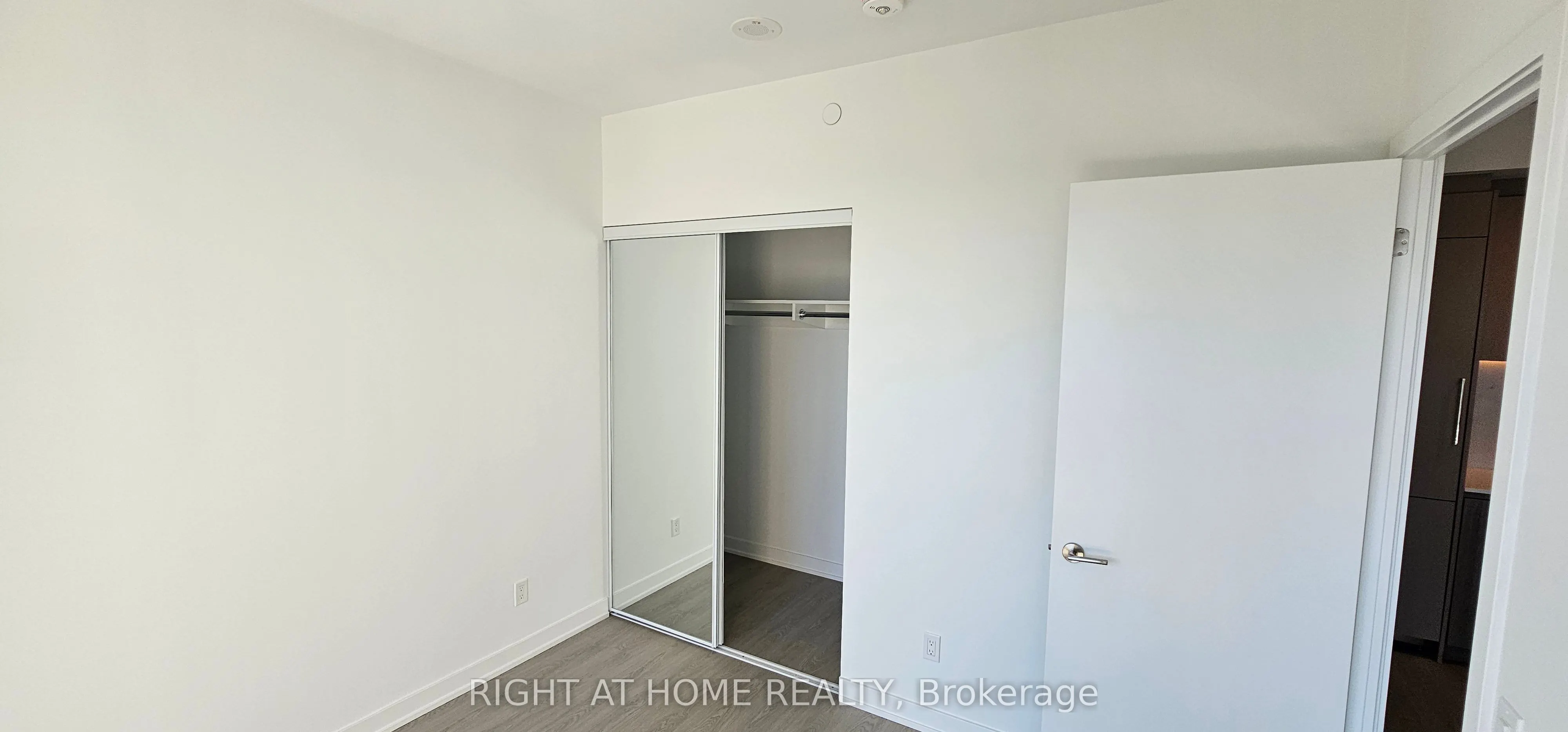 8188 Yonge Street, #818