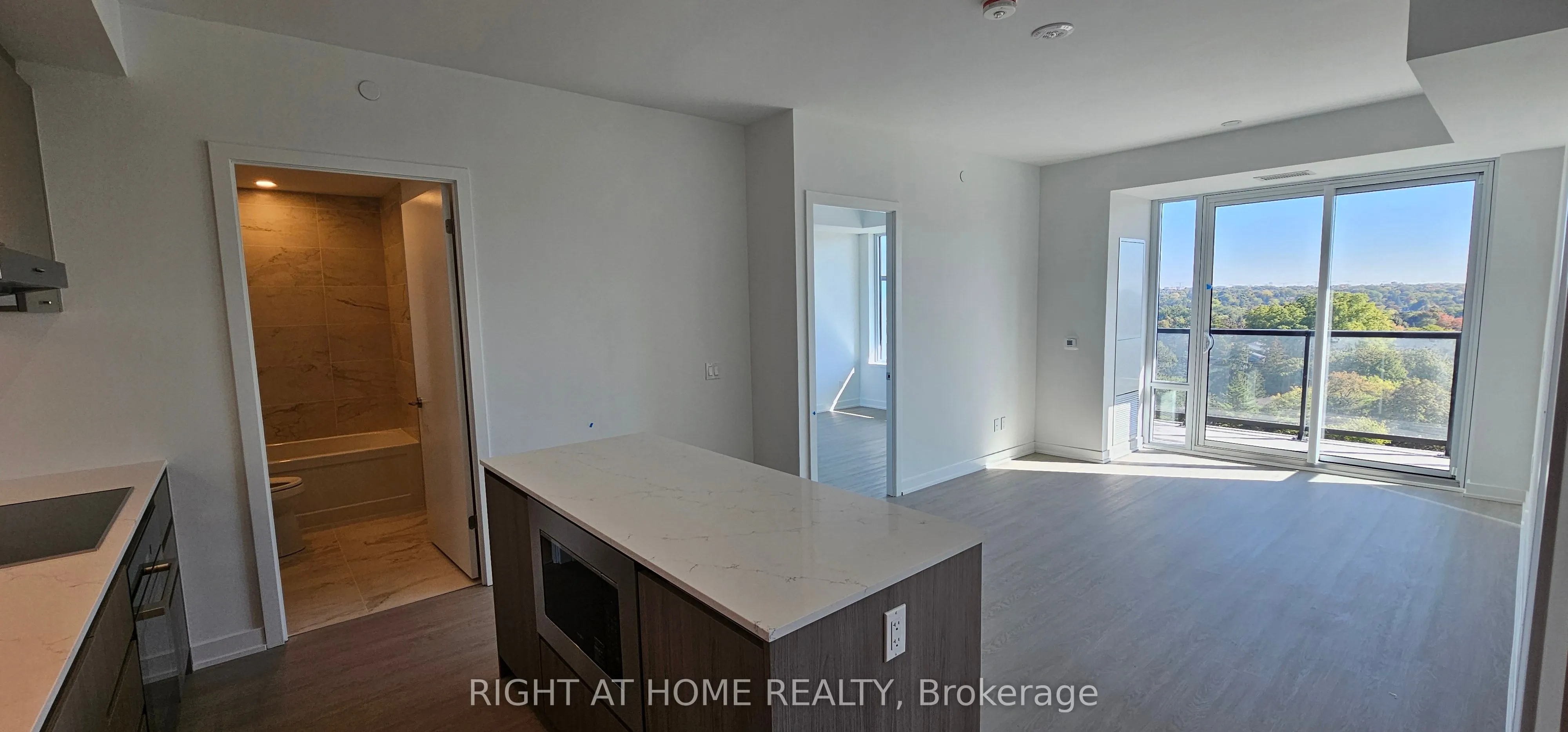 8188 Yonge Street, #818