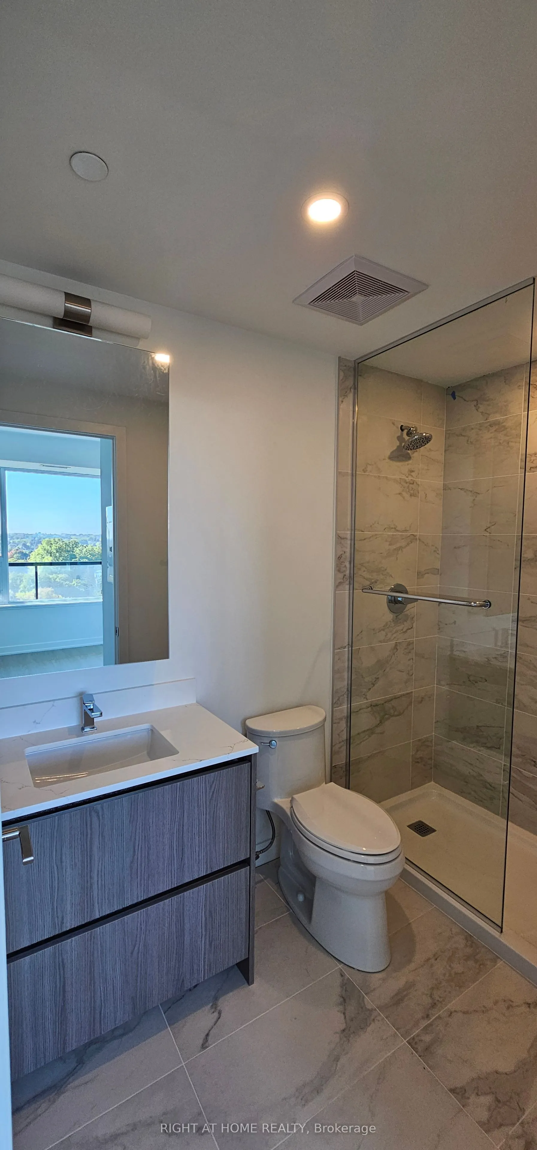8188 Yonge Street, #818