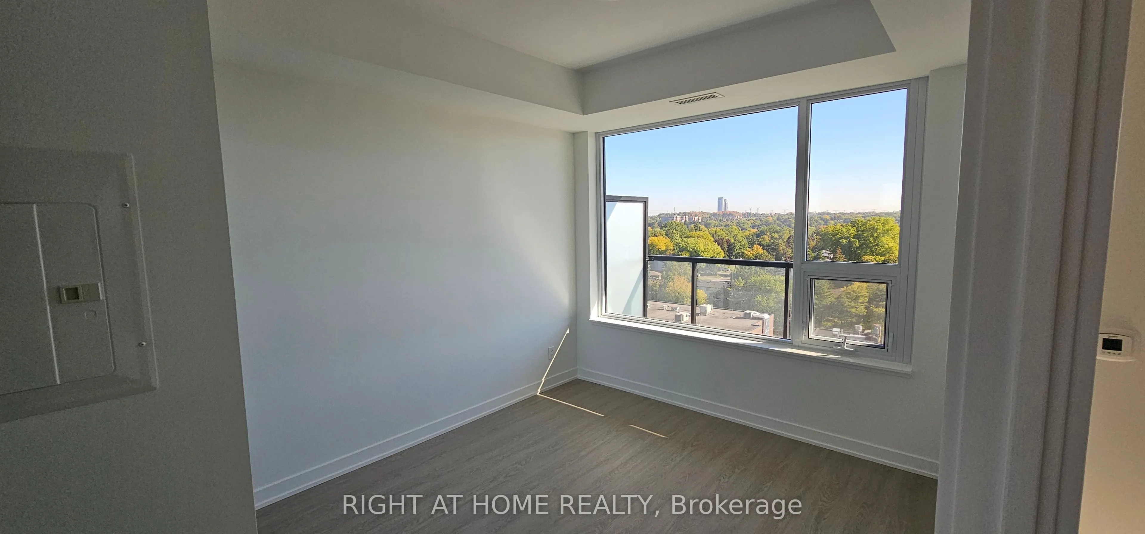 8188 Yonge Street, #818