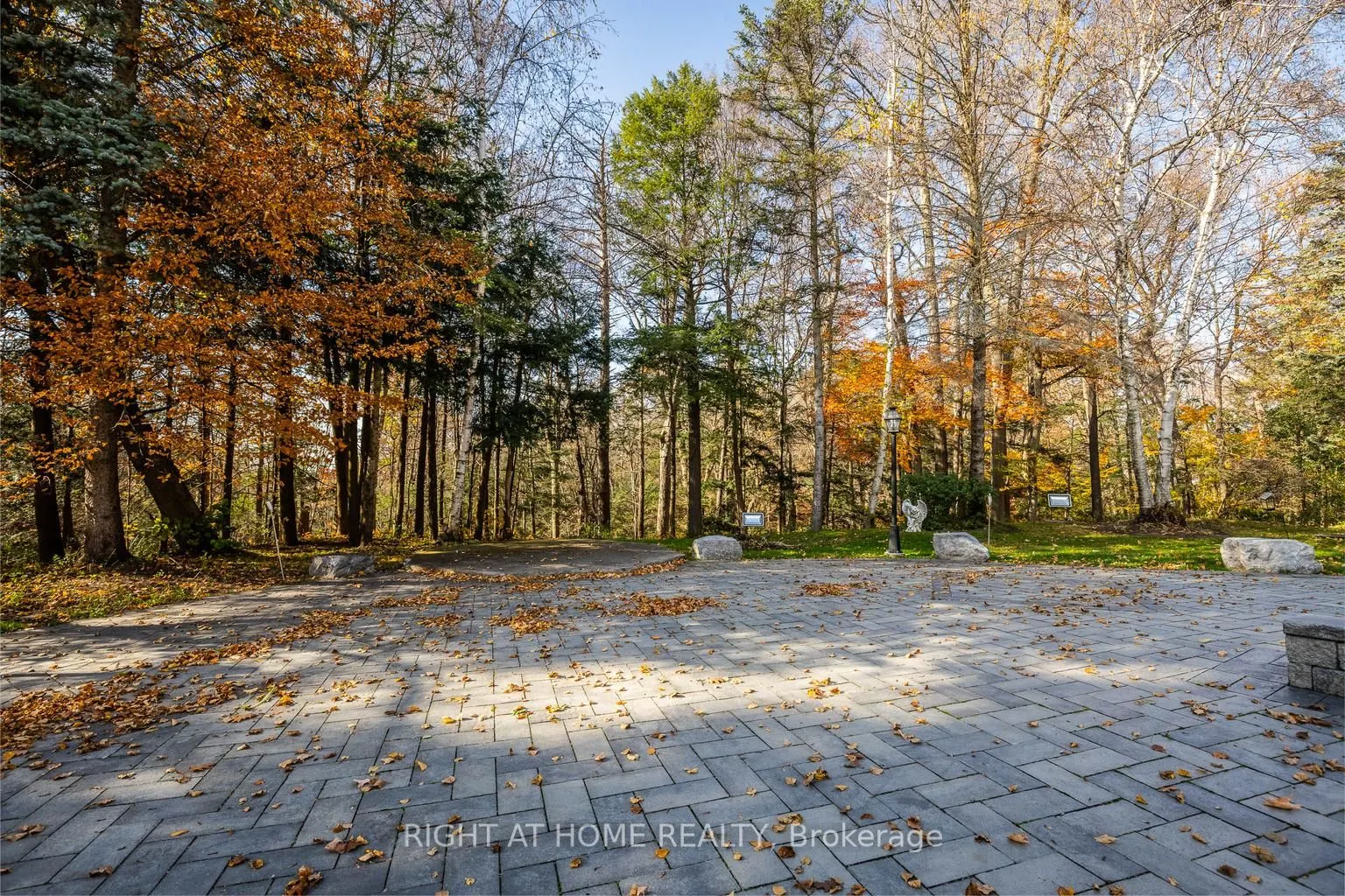 38 Sugarbush Court E