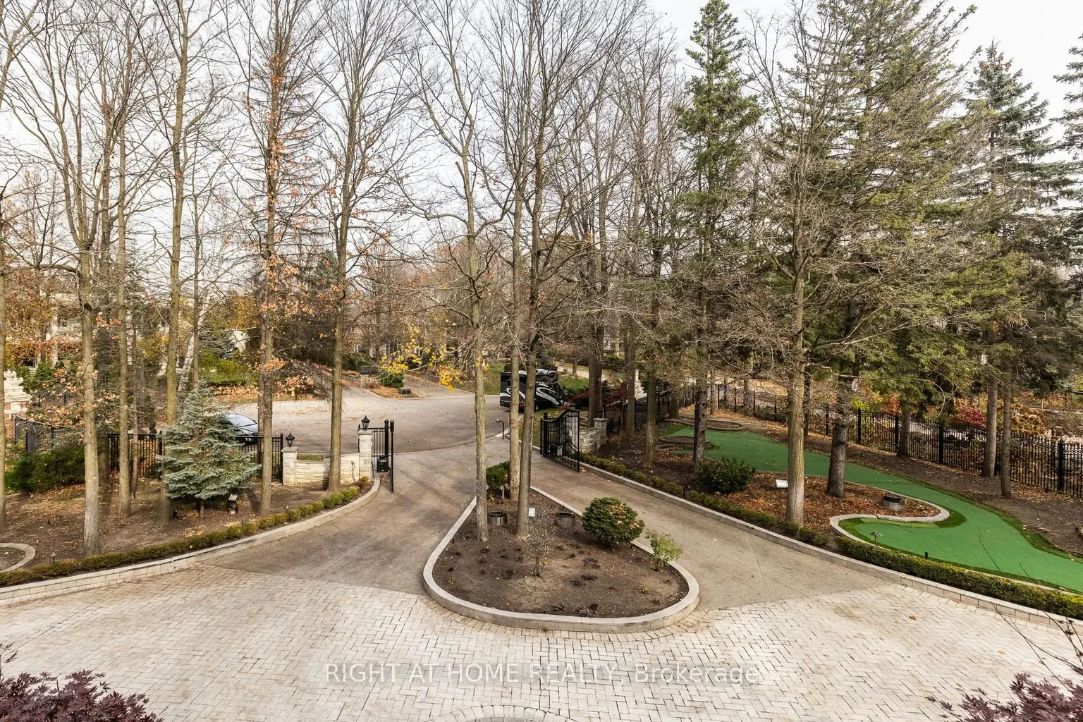 38 Sugarbush Court E