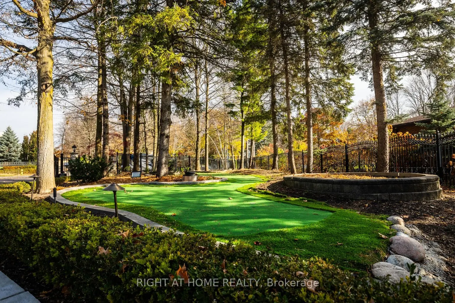 38 Sugarbush Court E