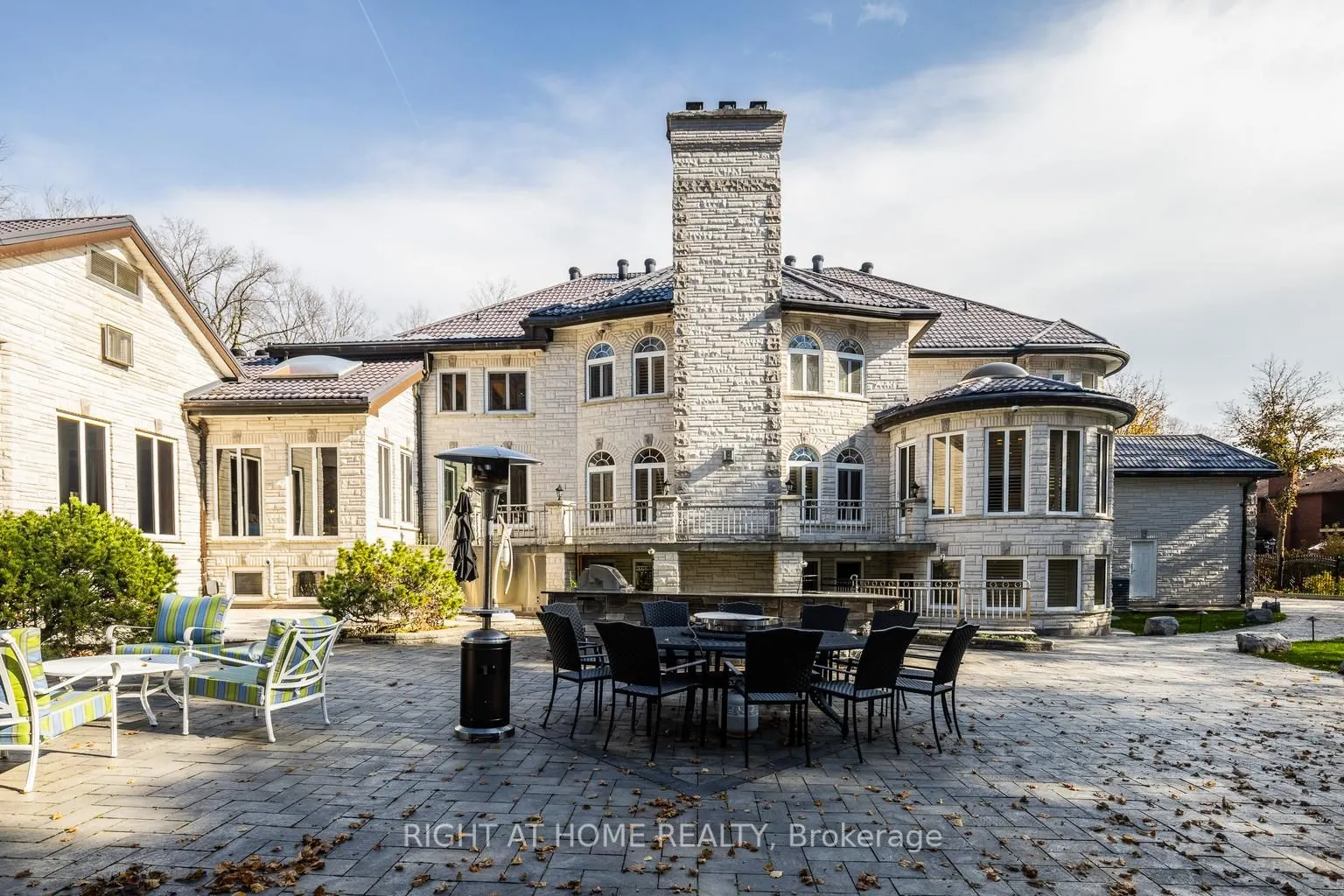 38 Sugarbush Court E