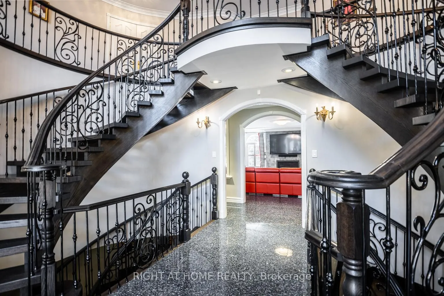 38 Sugarbush Court E